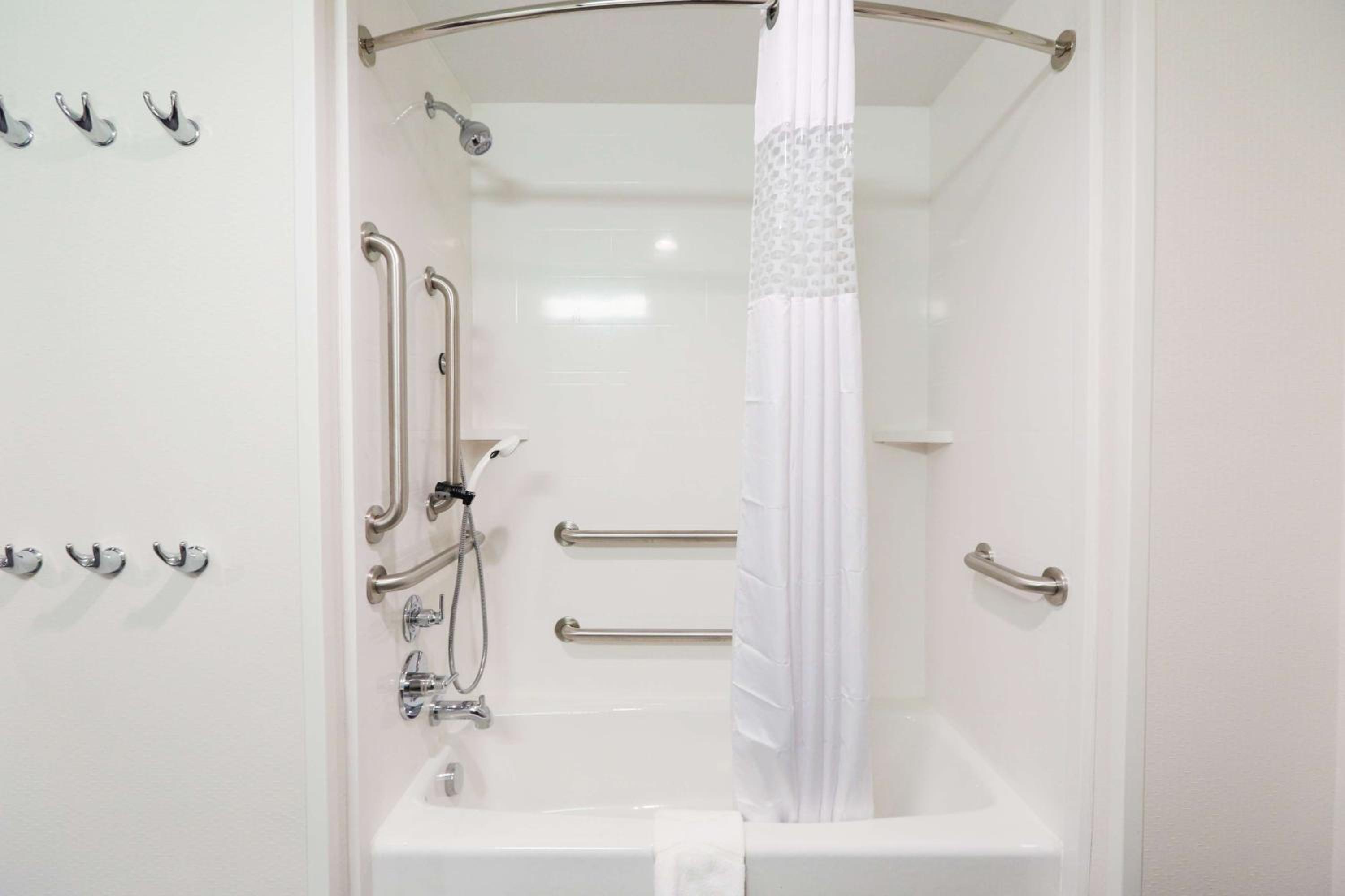 King Room with Accessible Tub - Mobility and Hearing Access/Non-Smoking photo 3