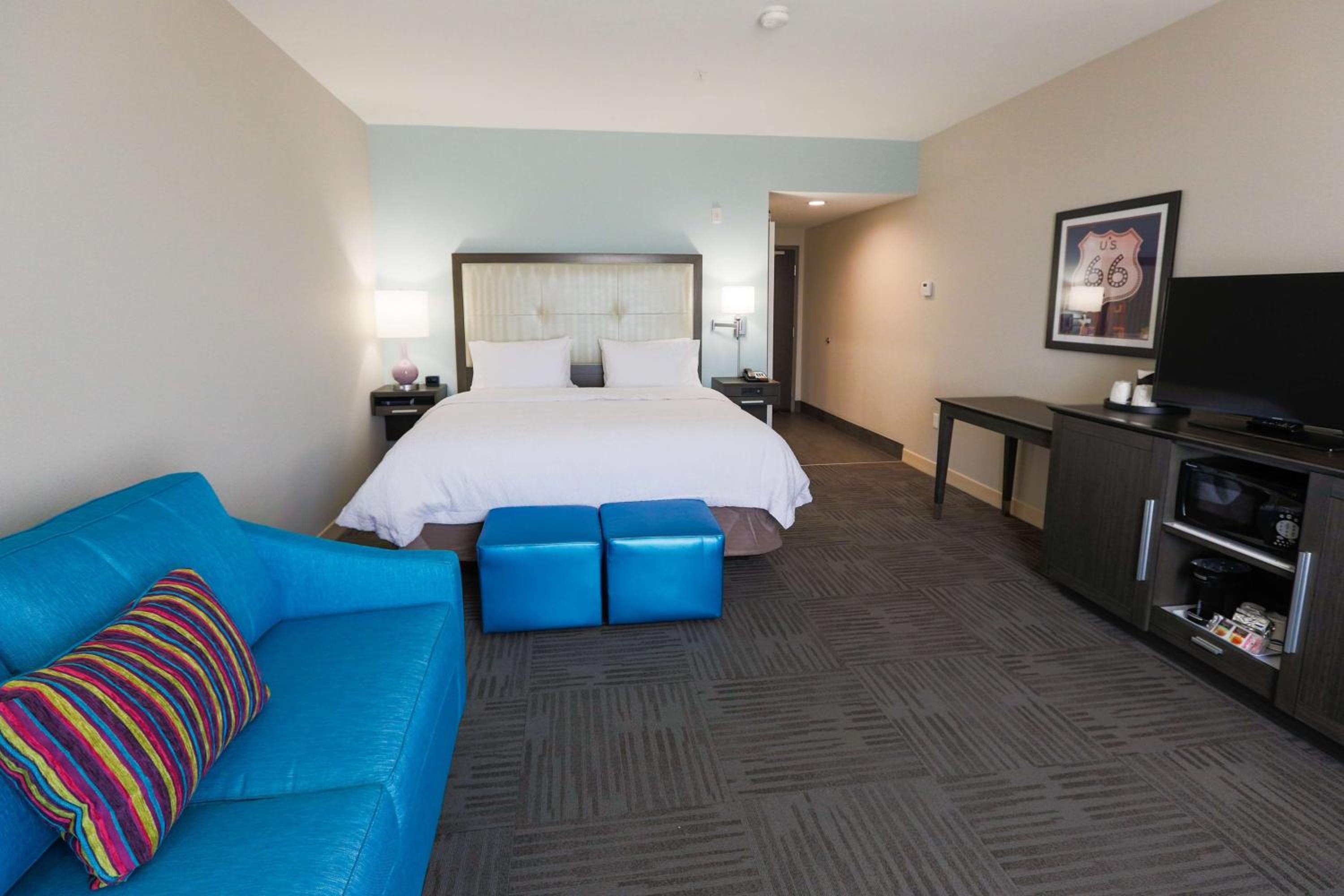 King Room with Sofa Bed - Hearing Accessible/Non-Smoking photo 3