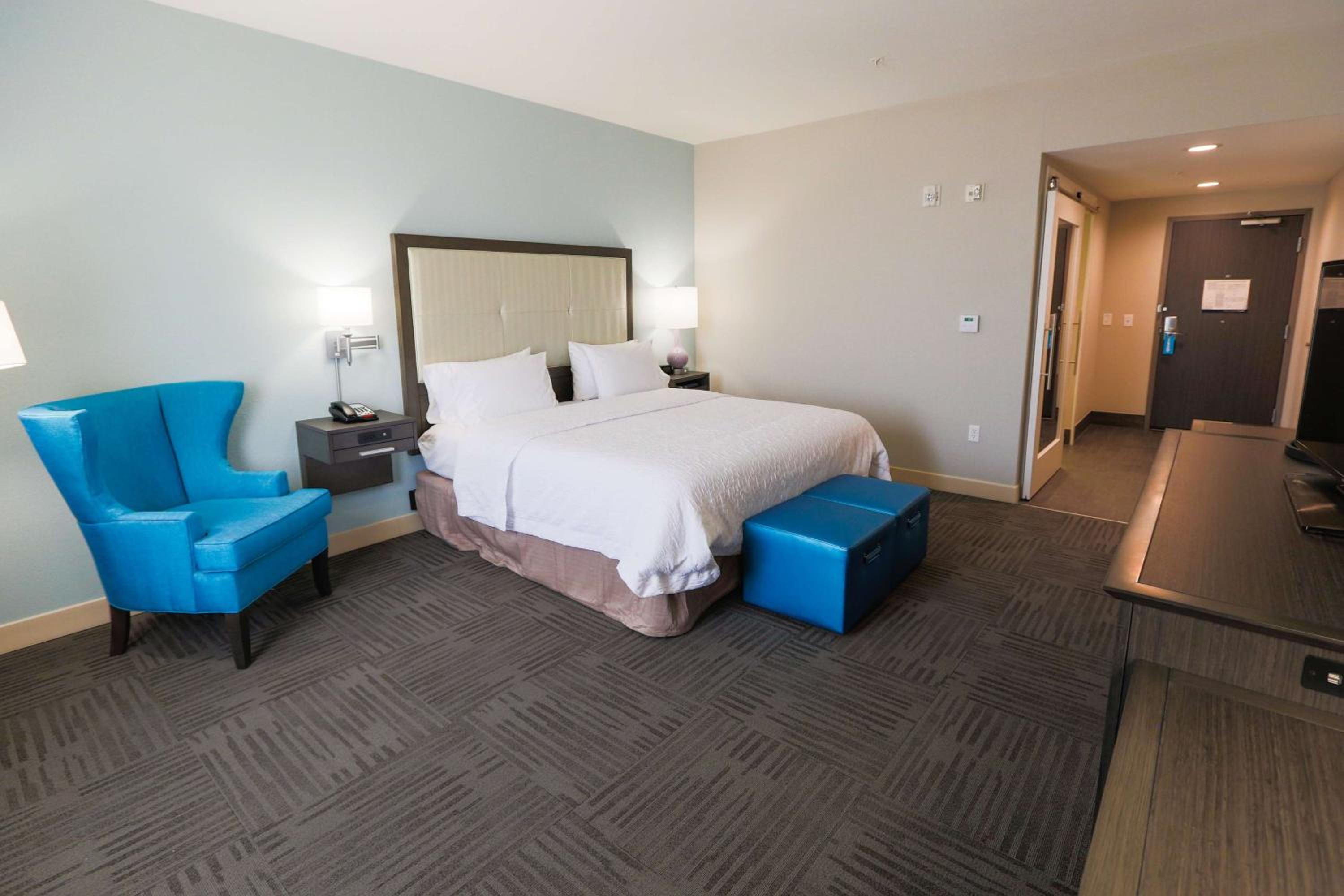 King Room with Accessible Tub - Mobility and Hearing Access/Non-Smoking photo 1