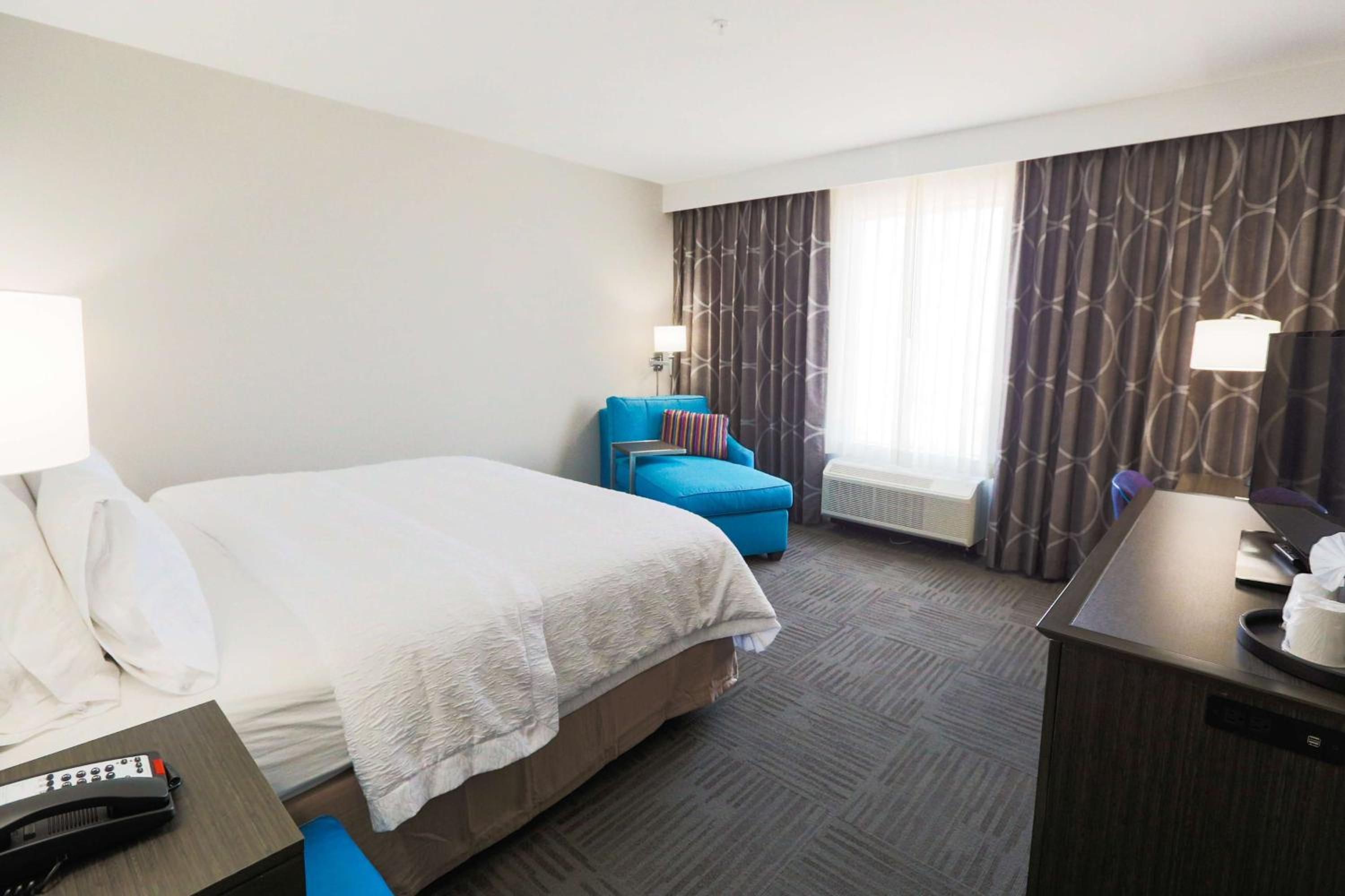 King Room - Non-Smoking photo 2