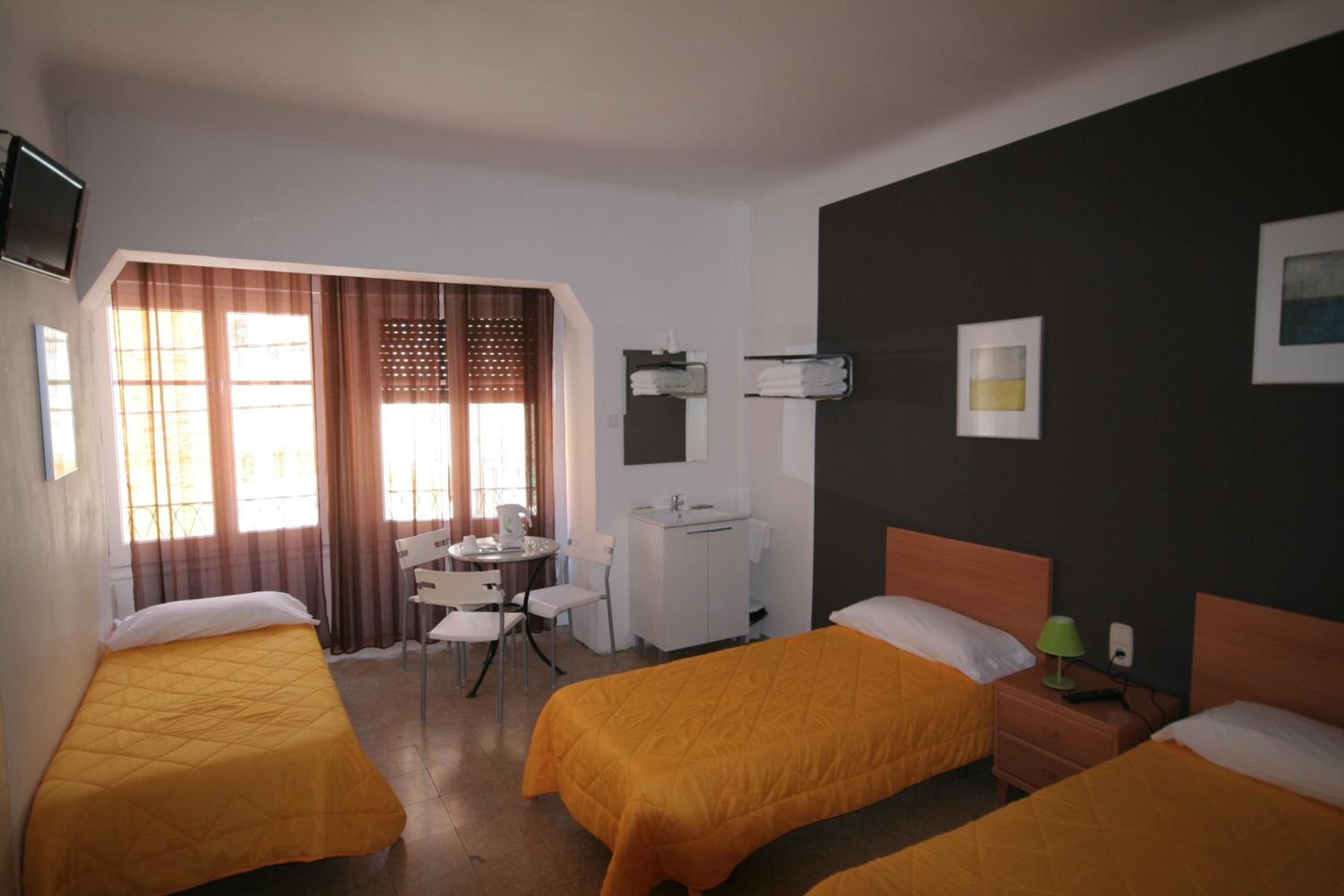 Triple Room with Shared Bathroom photo 3