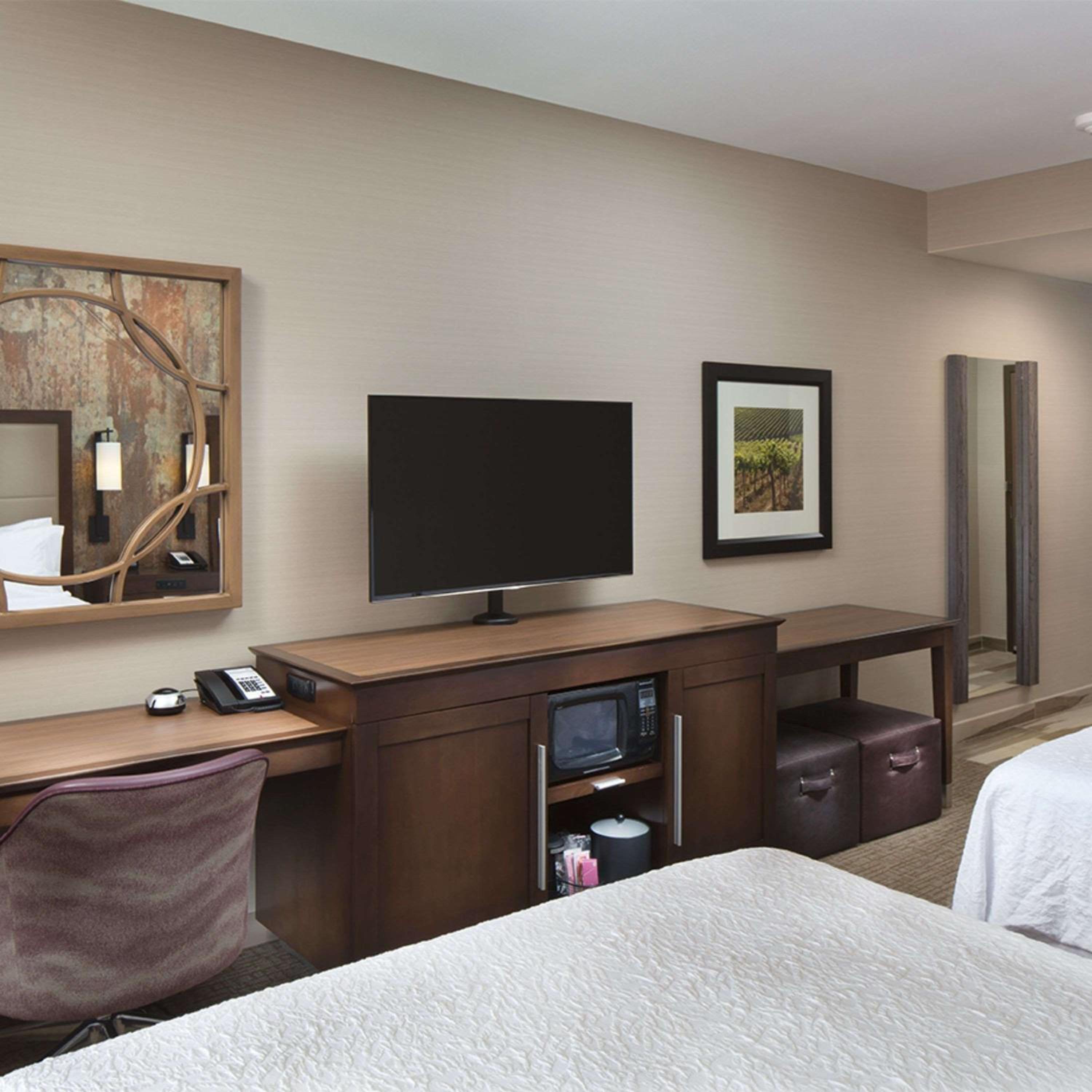 Queen Room with Two Queen Beds - Hearing Access/Non-Smoking at Hampton Inn & Suites Murrieta Temecula in Murrieta