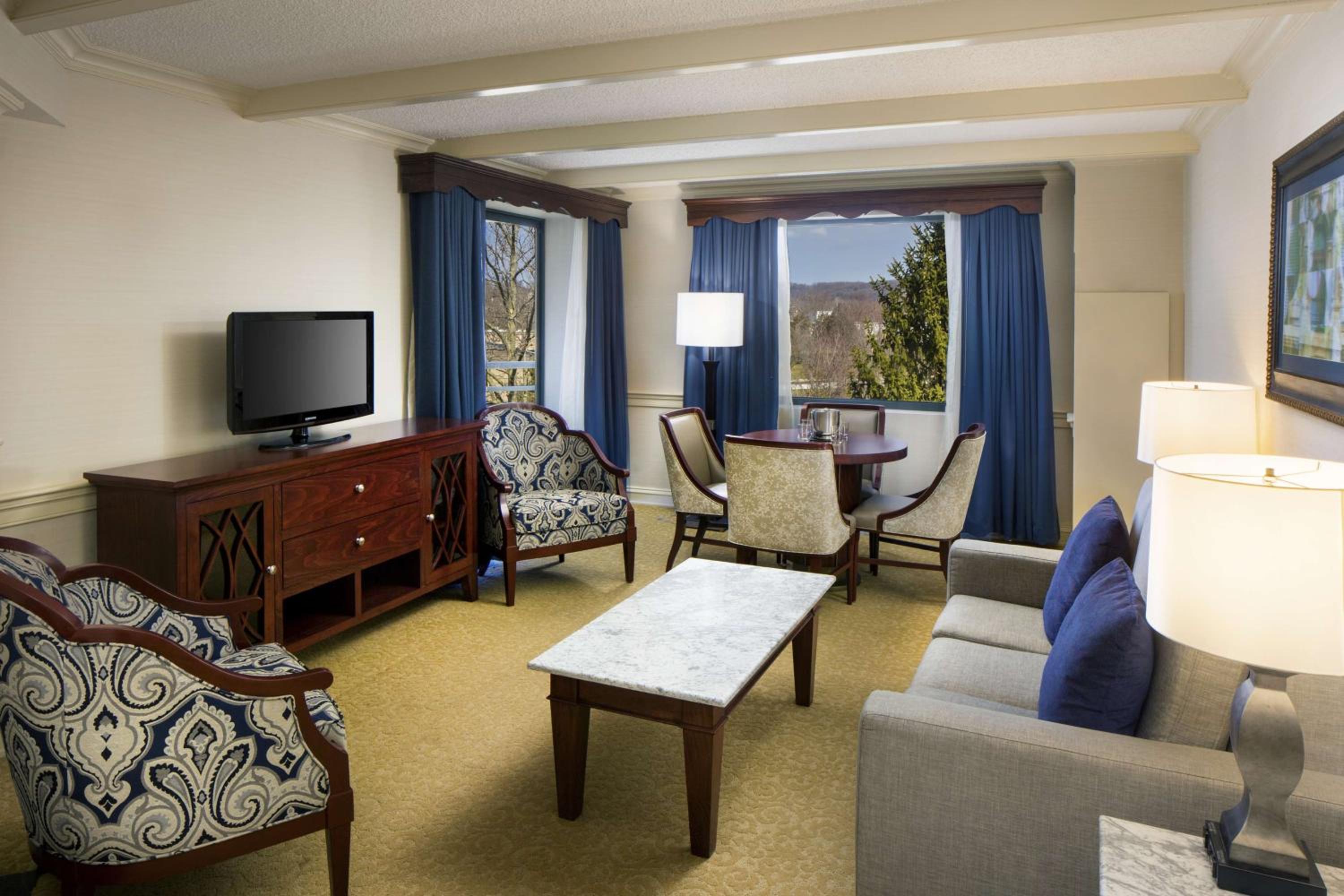 Two-Room King Suite photo 3
