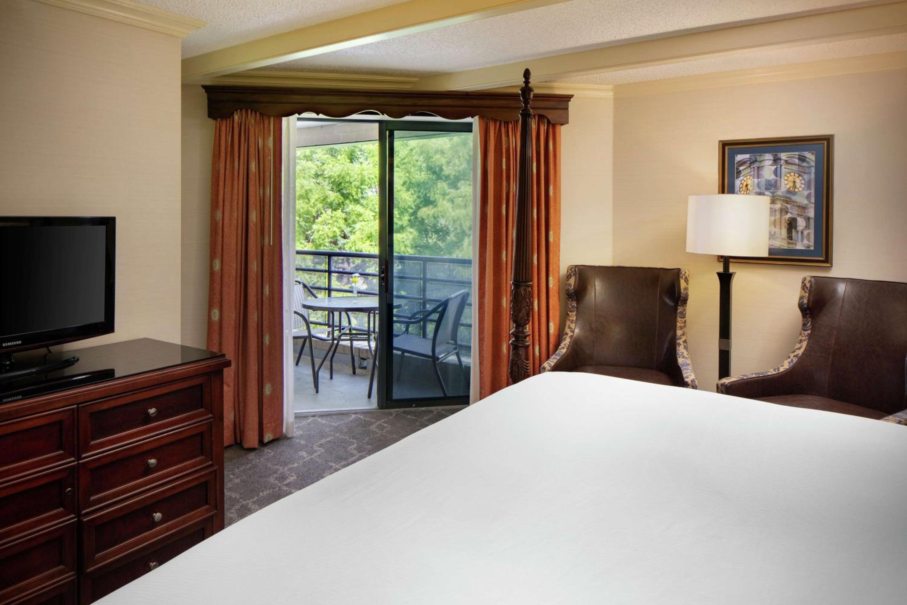 King Room with Balcony photo 1
