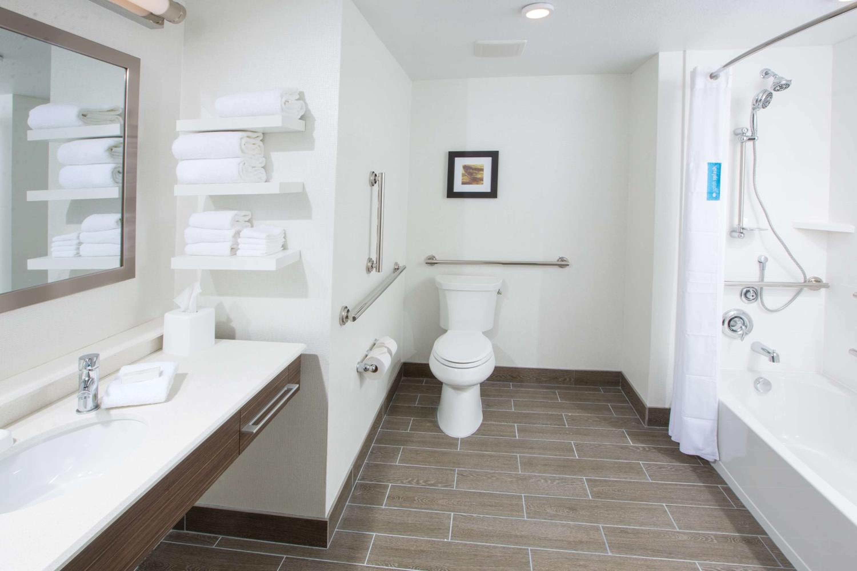 King Room - Mobility Accessible/Non-Smoking
