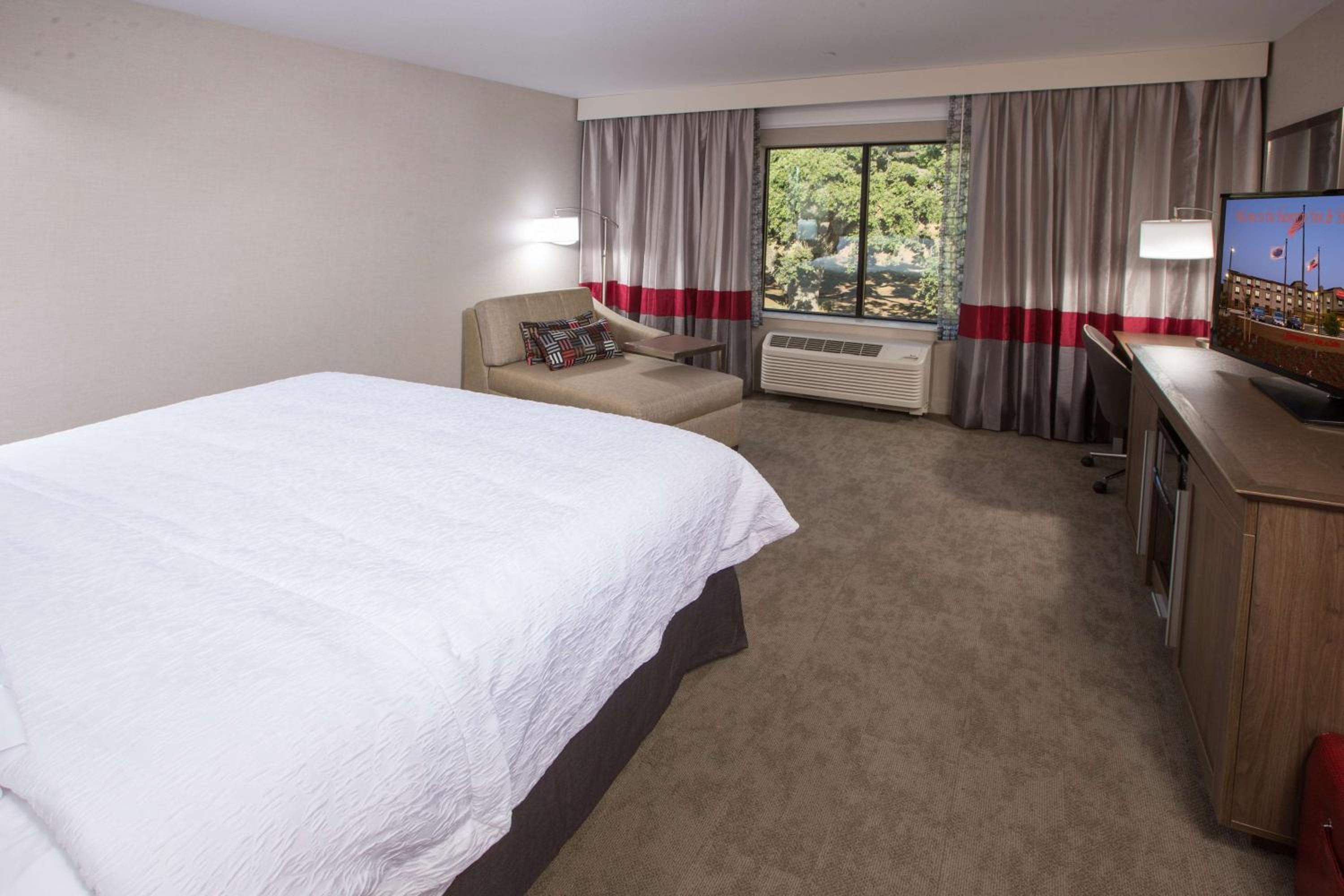 King Room - Hearing Accessible/Non-Smoking