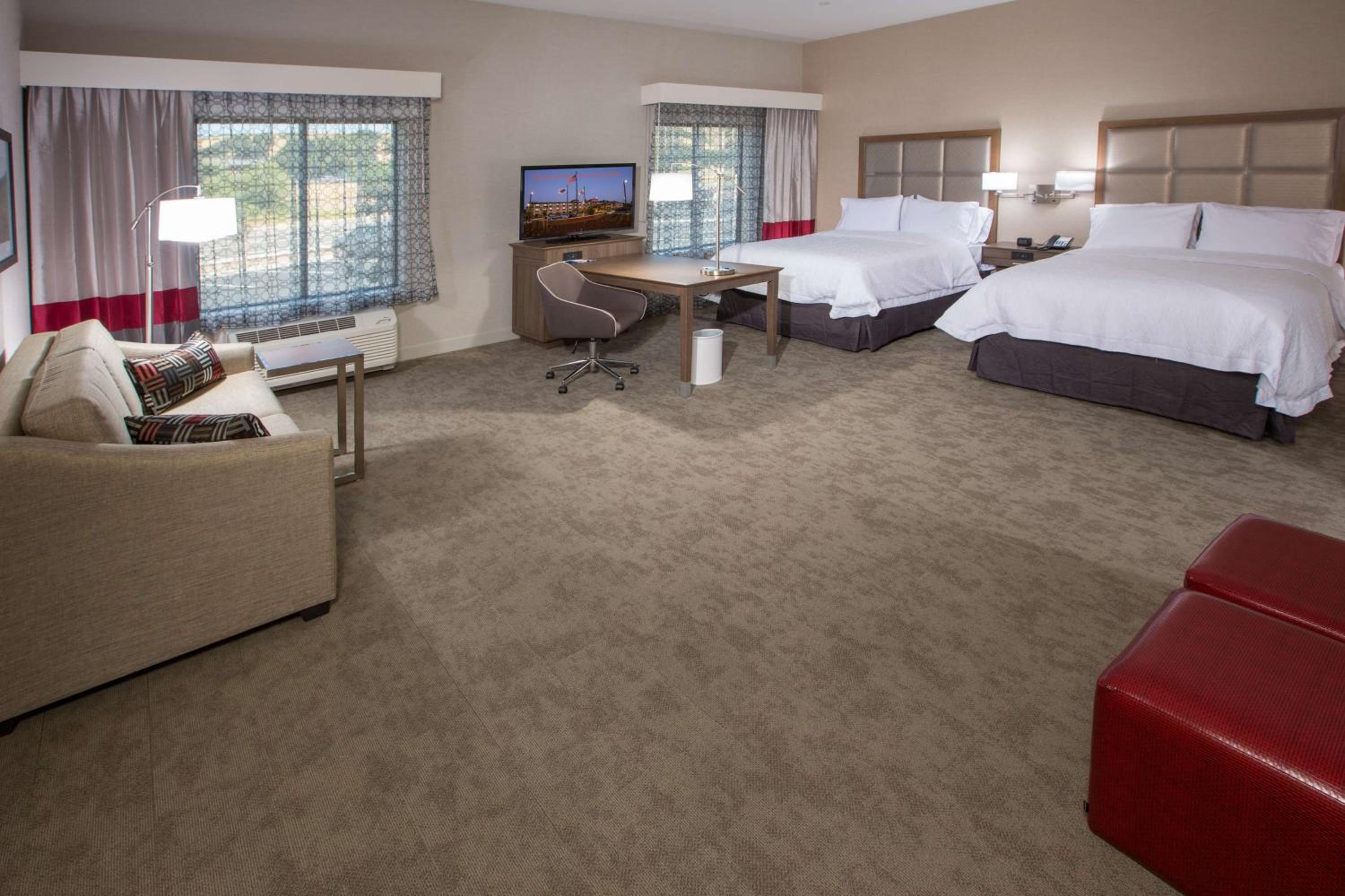Queen Studio Suite with Two Queen Beds - Non-Smoking photo 2