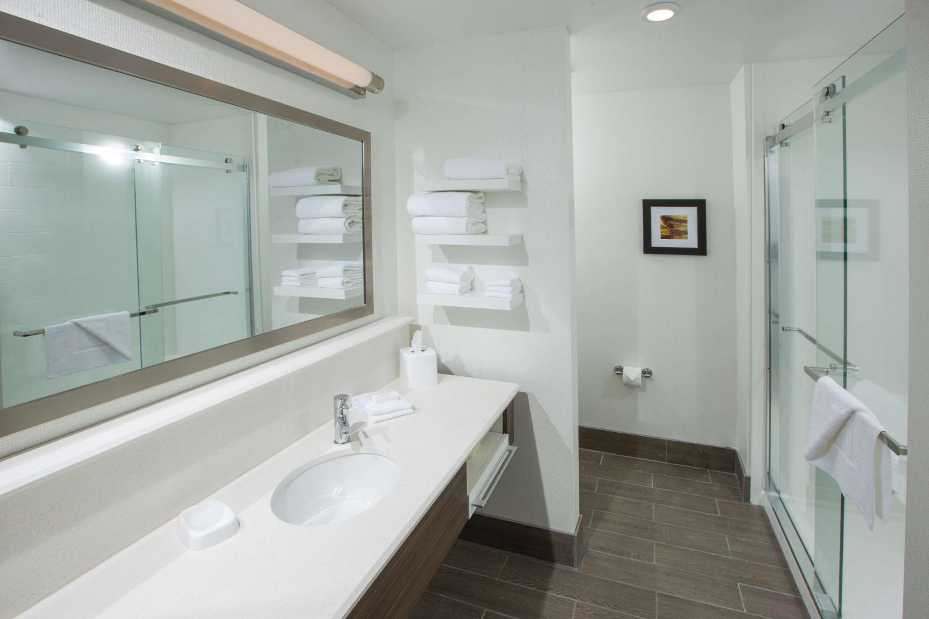 King Room - Hearing Accessible/Non-Smoking  photo 3