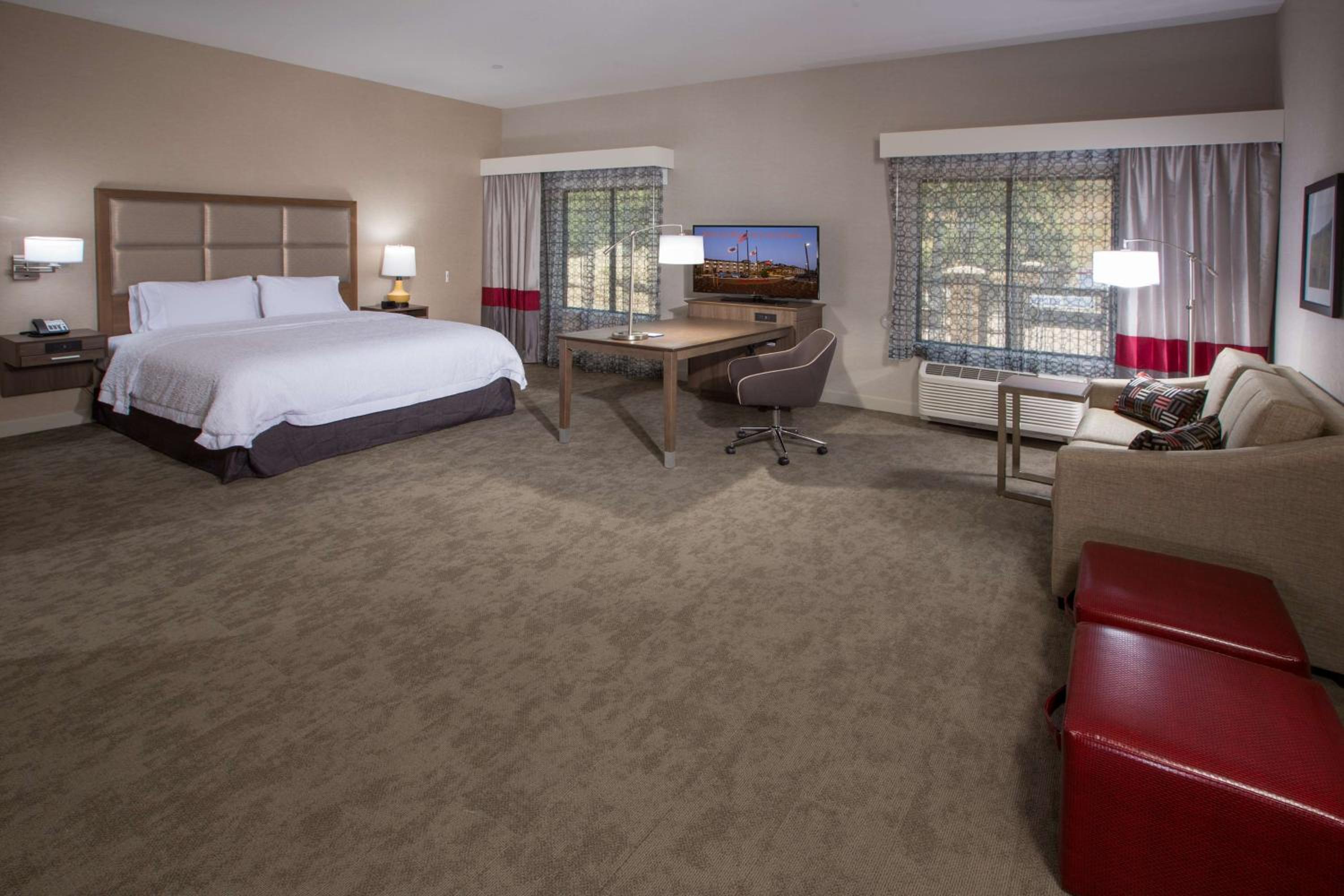 King Studio Suite with Mountain View - Non-Smoking photo 2