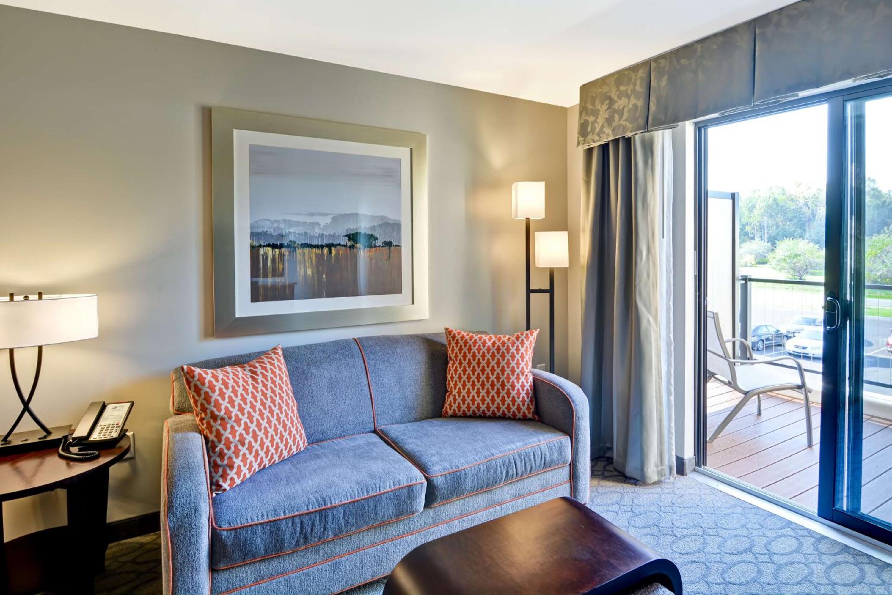 Queen Suite with Balcony - Mobility/Hearing Accessible
