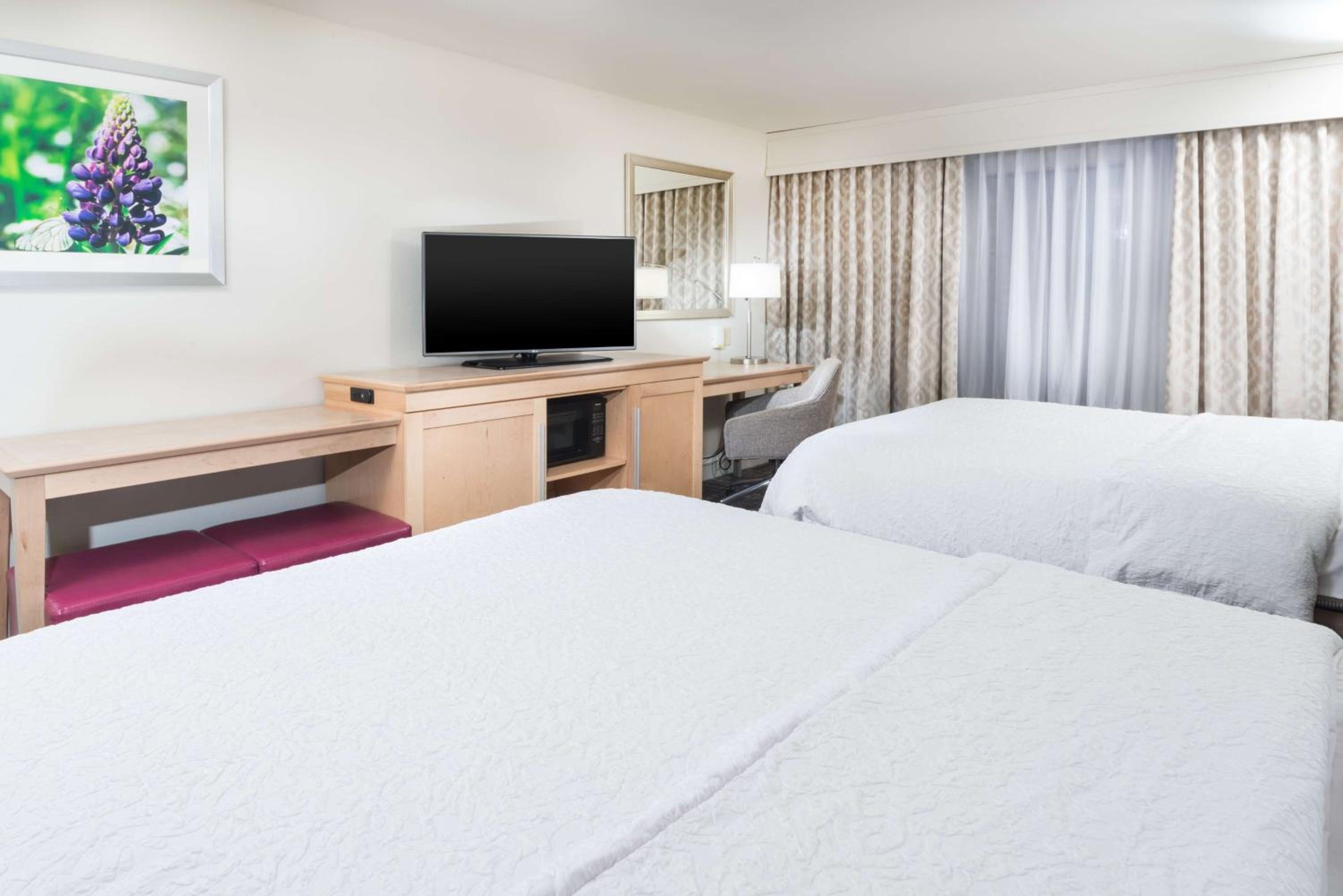 Room with Two Queen Beds - Non-Smoking - Photo 1