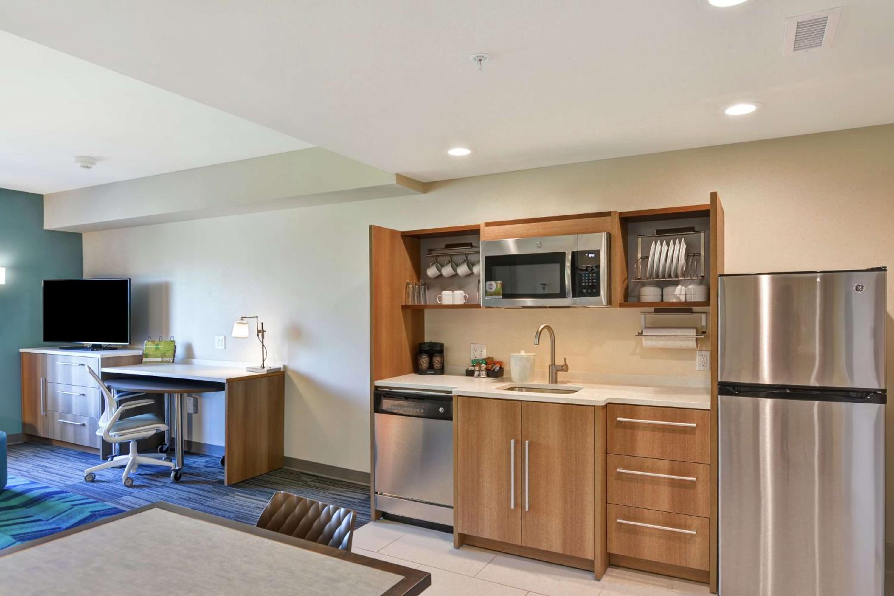 One-Bedroom King Suite - Non-Smoking photo 3