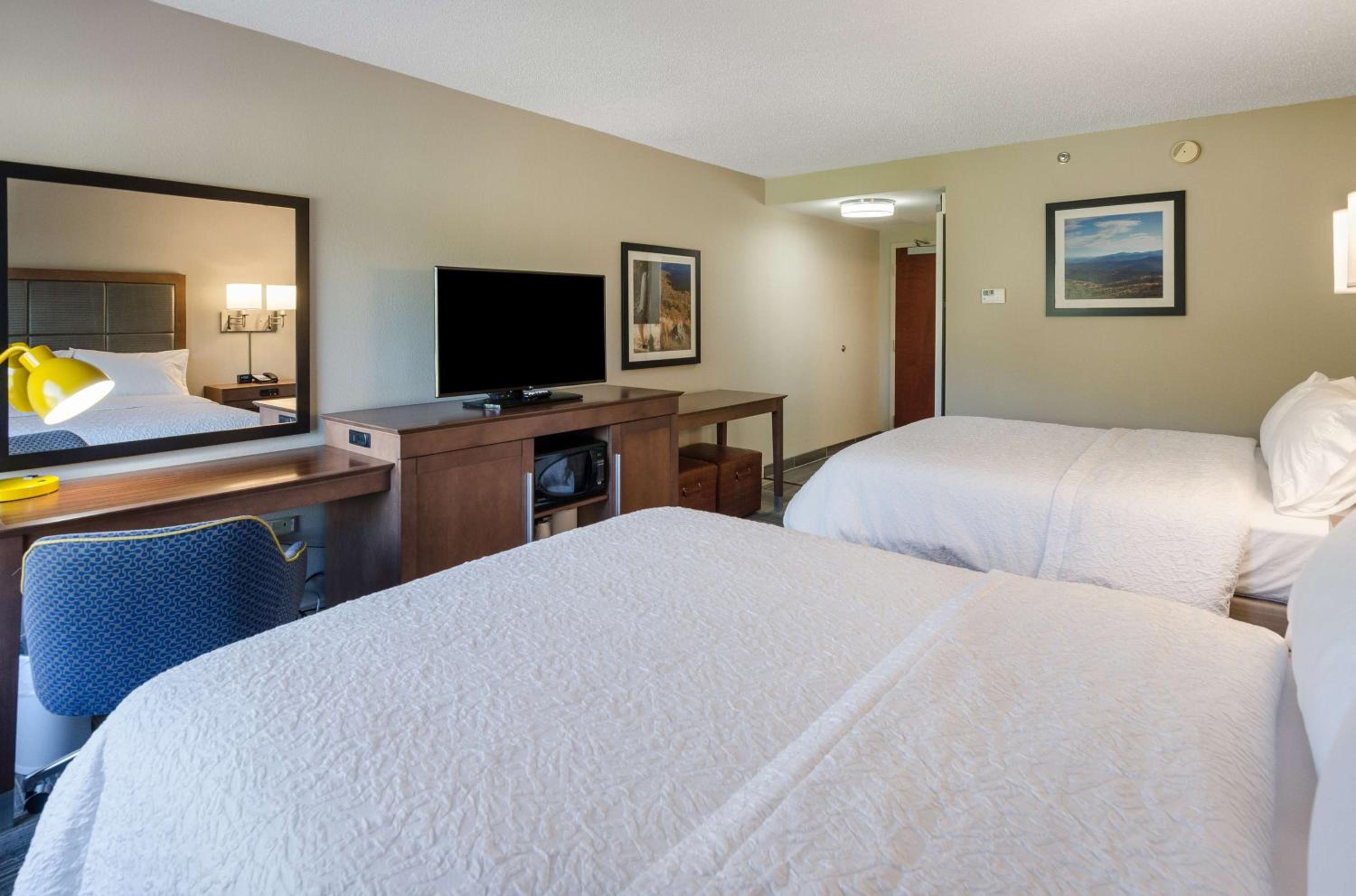 Queen Room with Two Queen Beds - Non-Smoking - Photo 1