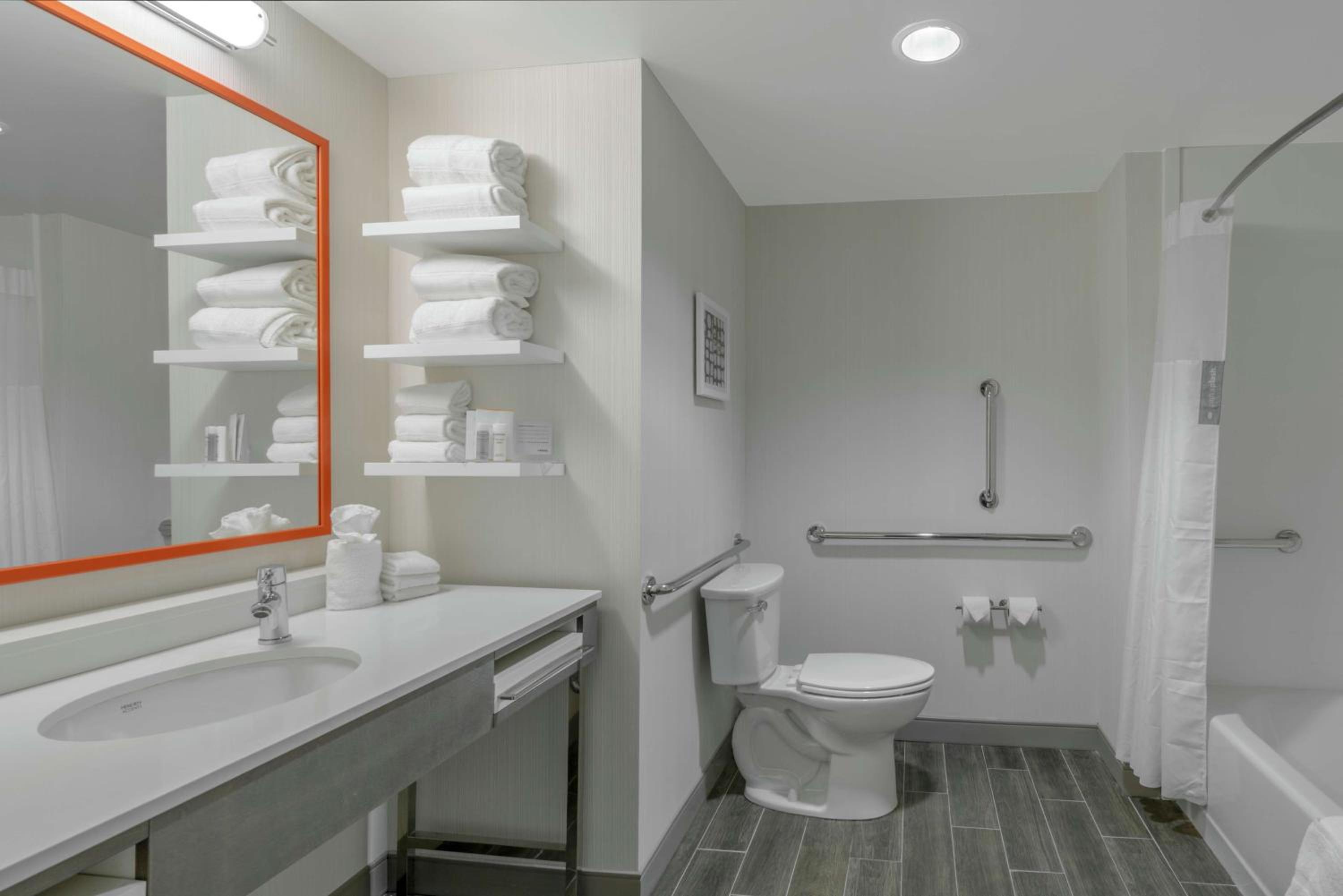 Queen Room with Two Queen Beds - Mobility Access/Non-Smoking