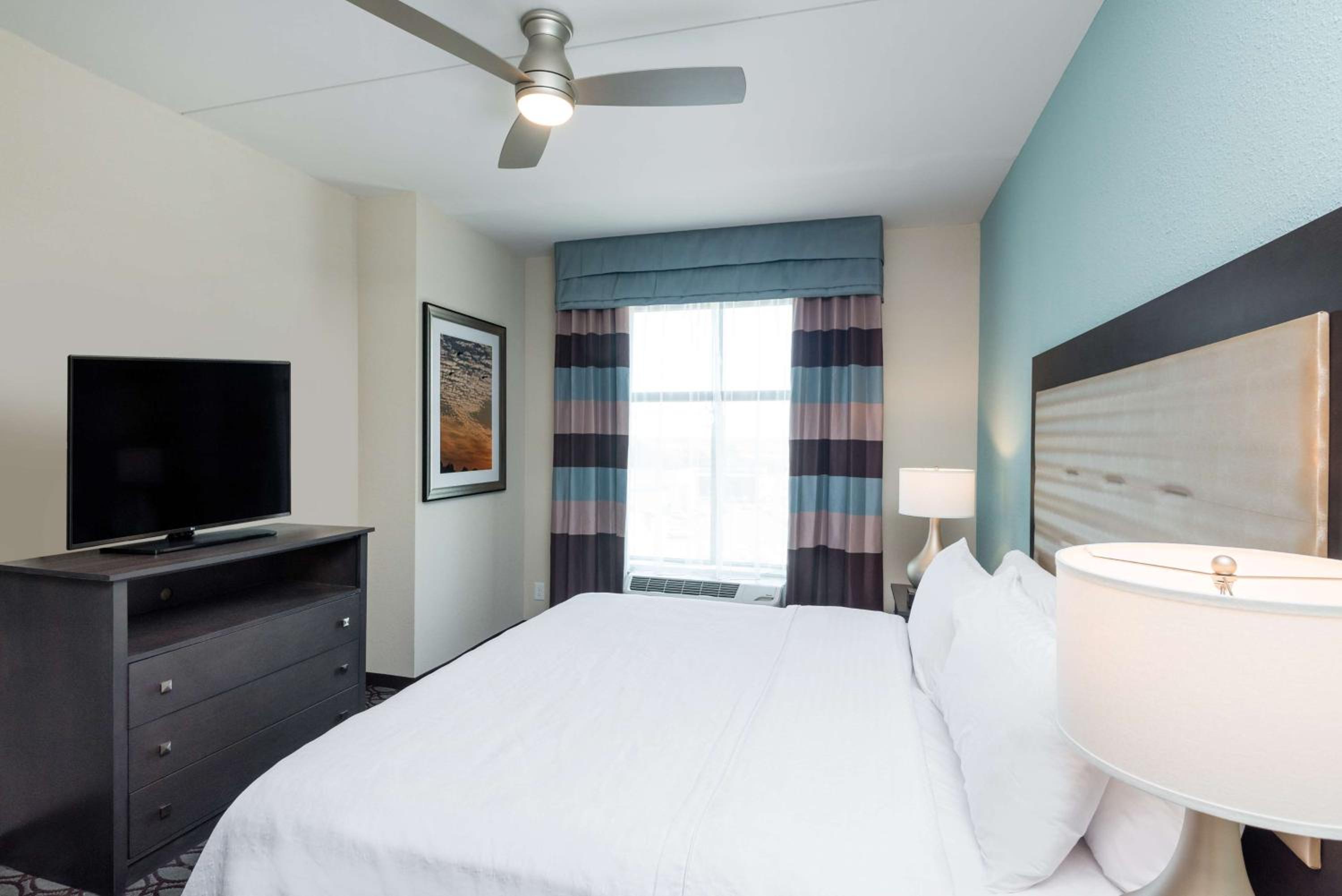King Suite - Mobility Access/Non-Smoking photo 3