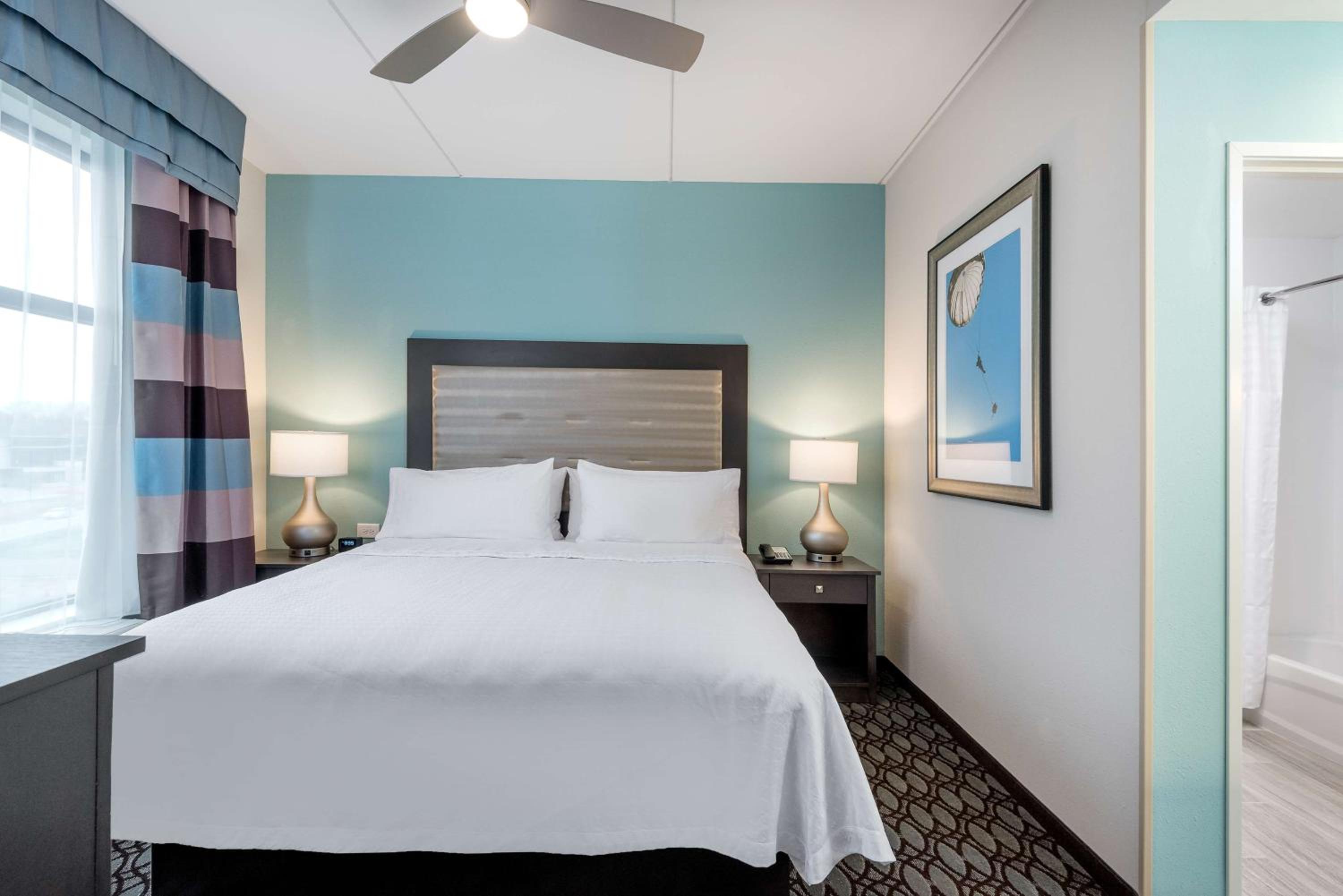 One-Bedroom King Suite - Non-Smoking photo 3