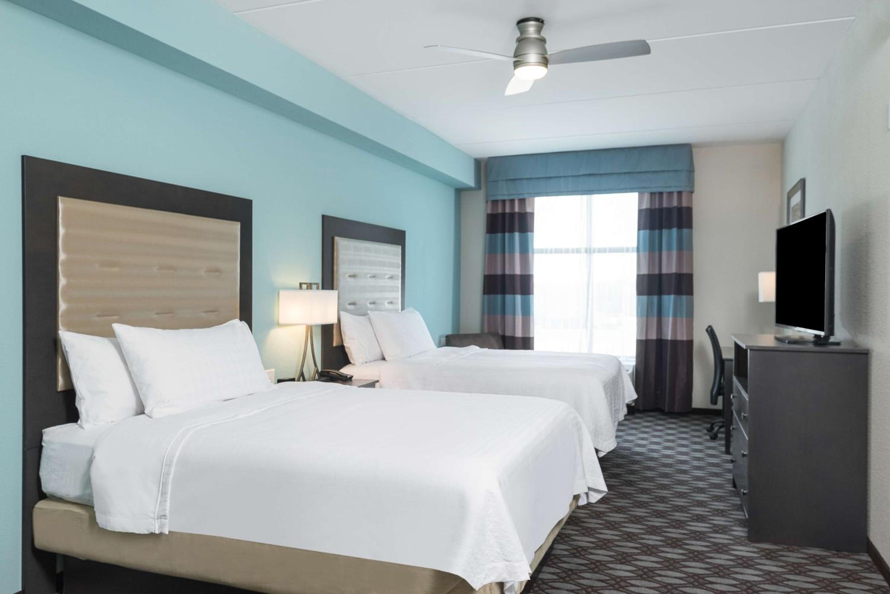 One-Bedroom Queen Suite with Two Queen Beds - Non-Smoking photo 3