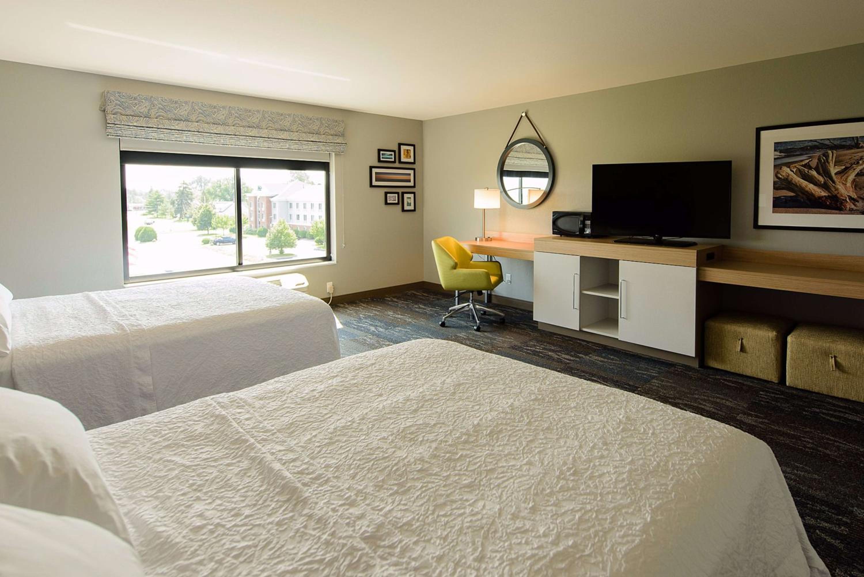 Queen Room with Two Queen Beds - Mobility and Hearing Access/Non-Smoking photo 1