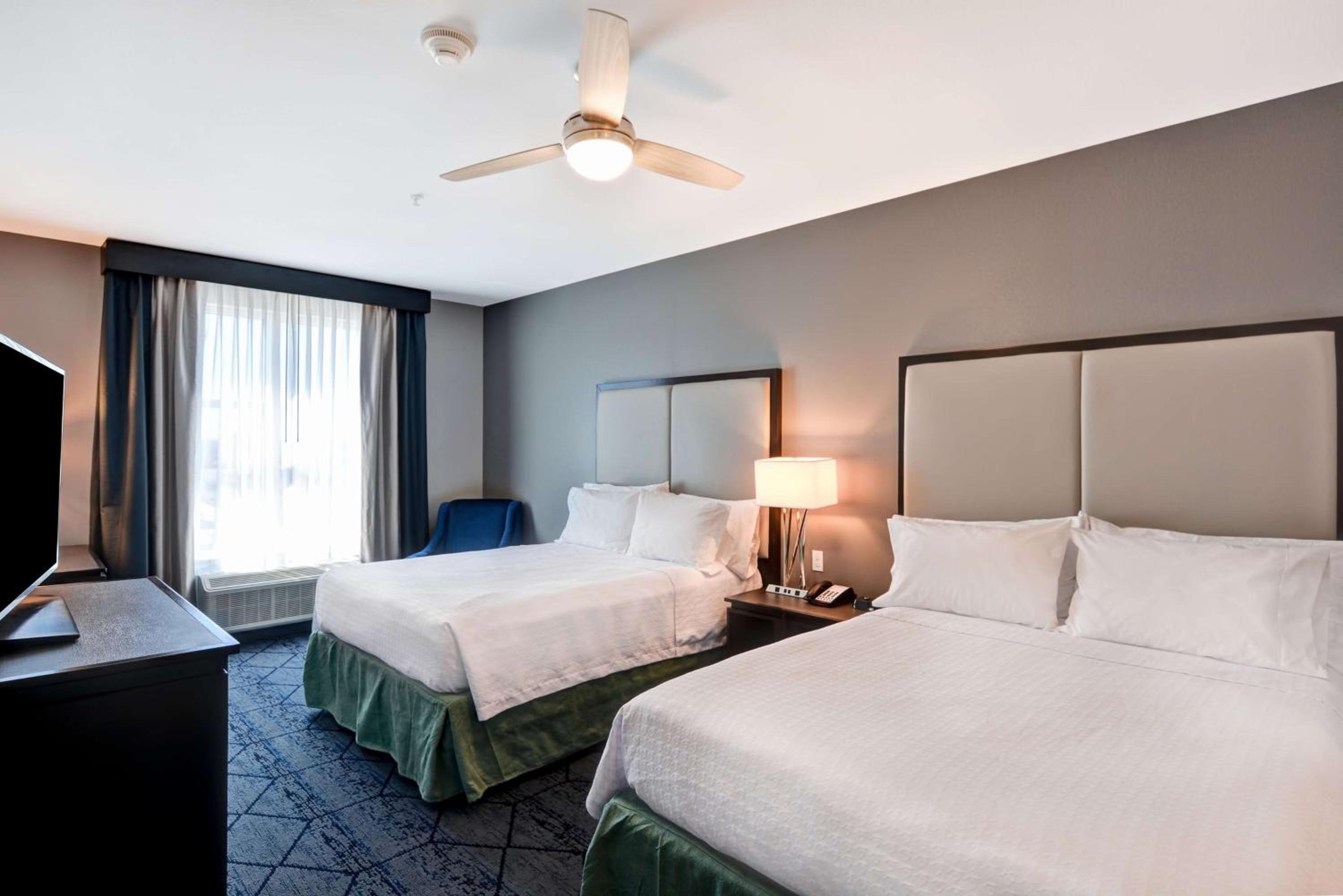 One-Bedroom Queen Suite with Two Queen Beds - Non-Smoking photo 1