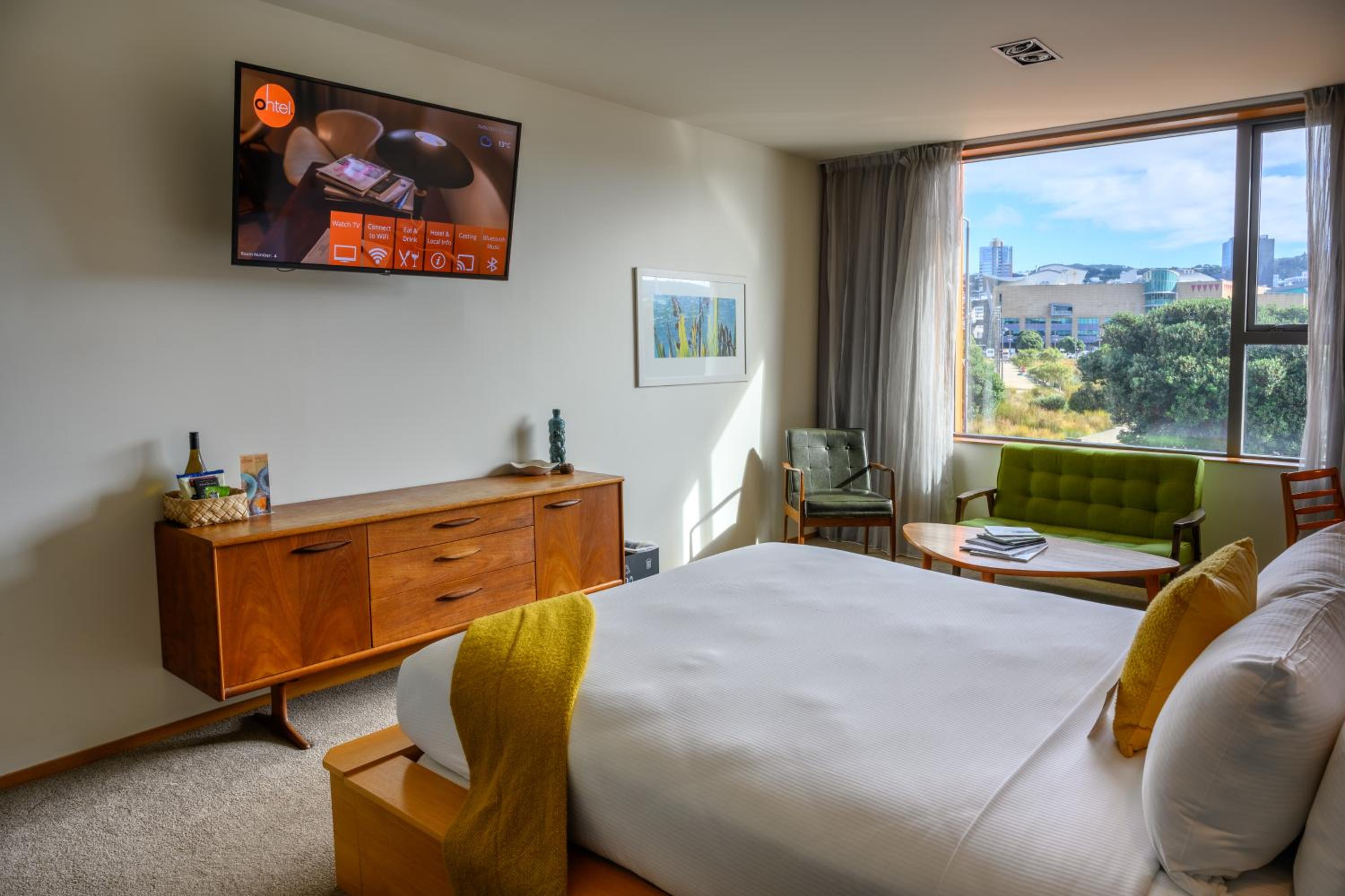 Superior King Room with City Views - Photo 24