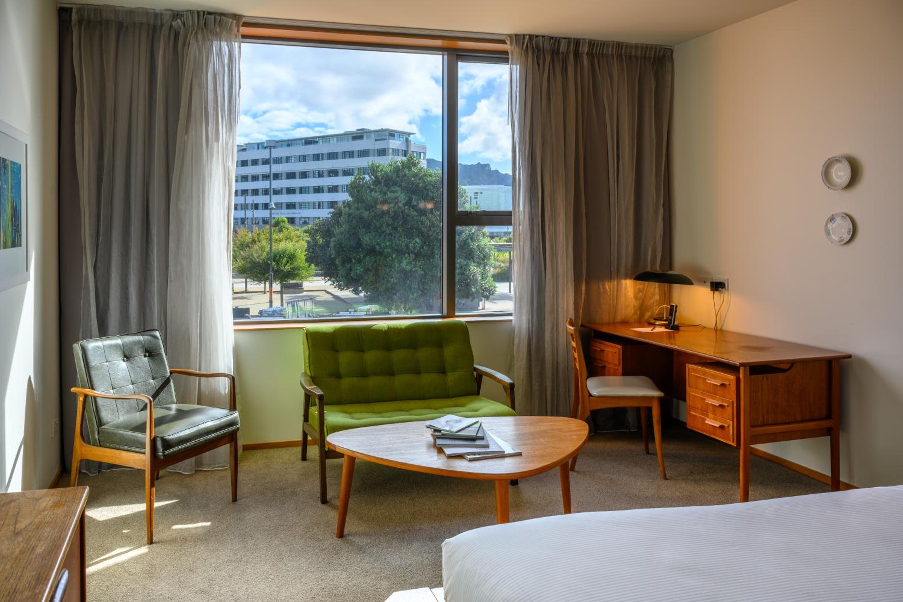 Superior King Room with City Views - Photo 25
