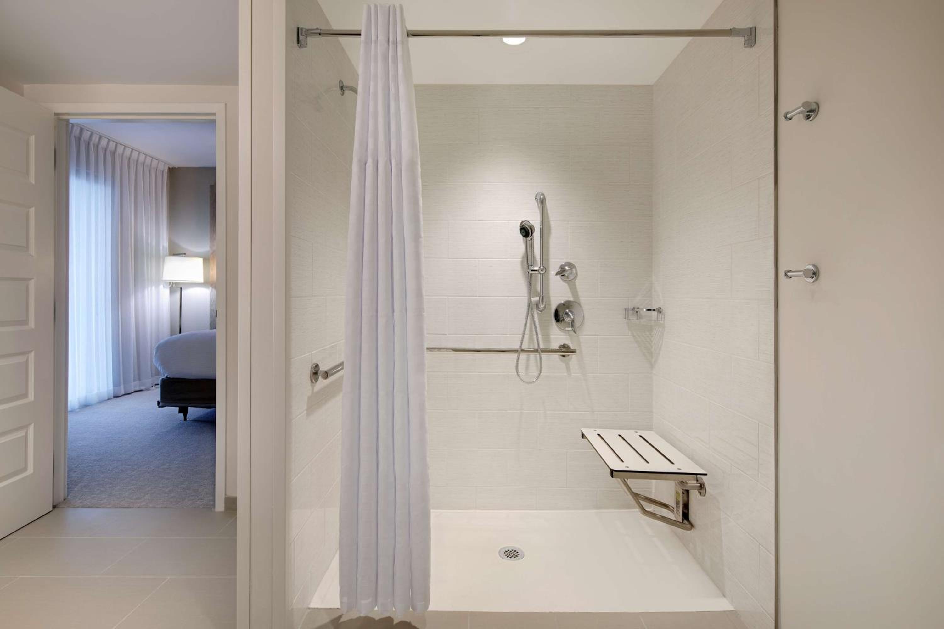 Queen Suite with Balcony and Roll-In Shower - Mobility Accessible - Photo 5