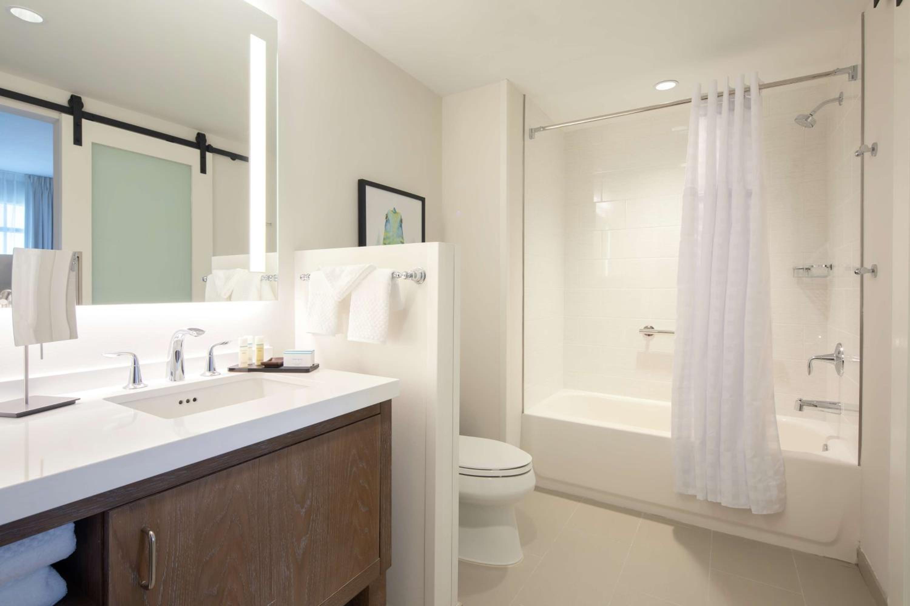 Two-Room King Suite - Hearing Access - Photo 2