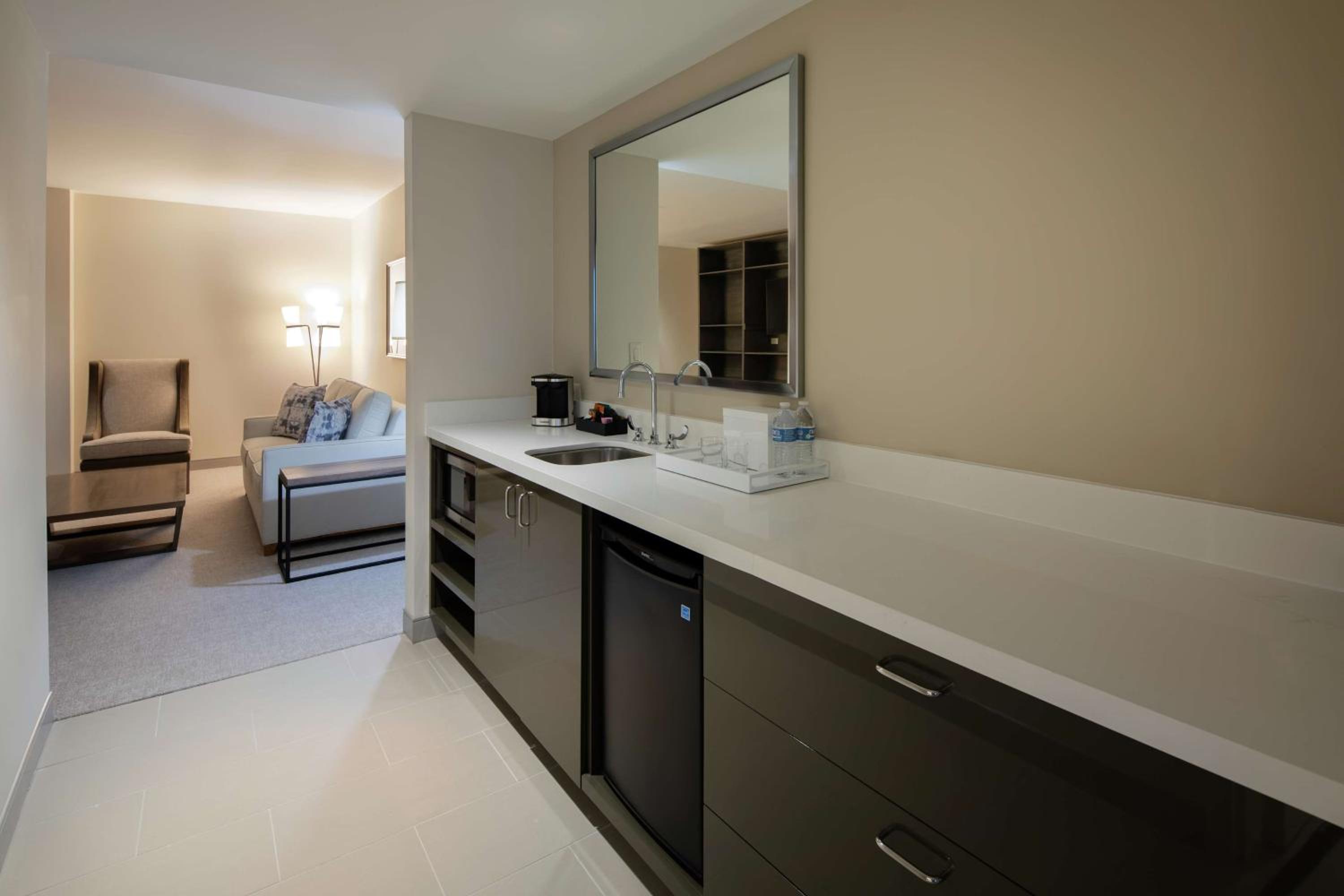 King Suite - Photo 2