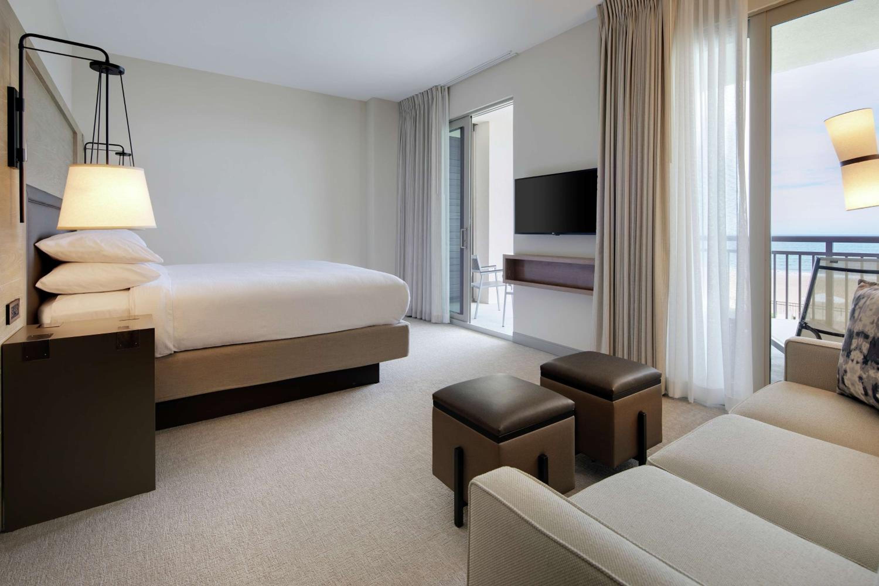 King Studio Suite with Balcony and Ocean View - Photo 1