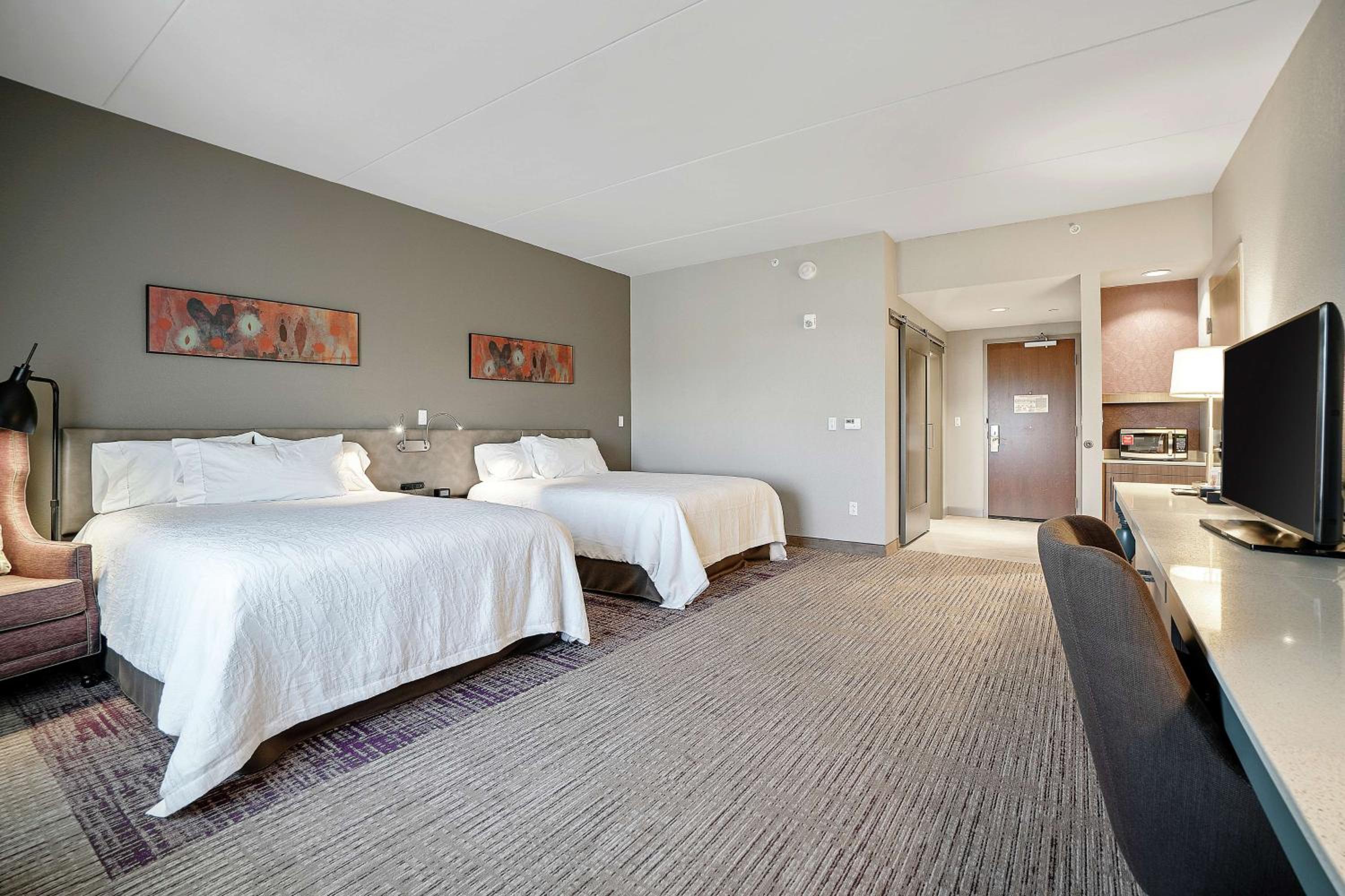 Queen Room with Two Queen Beds - Mobility Access photo 3