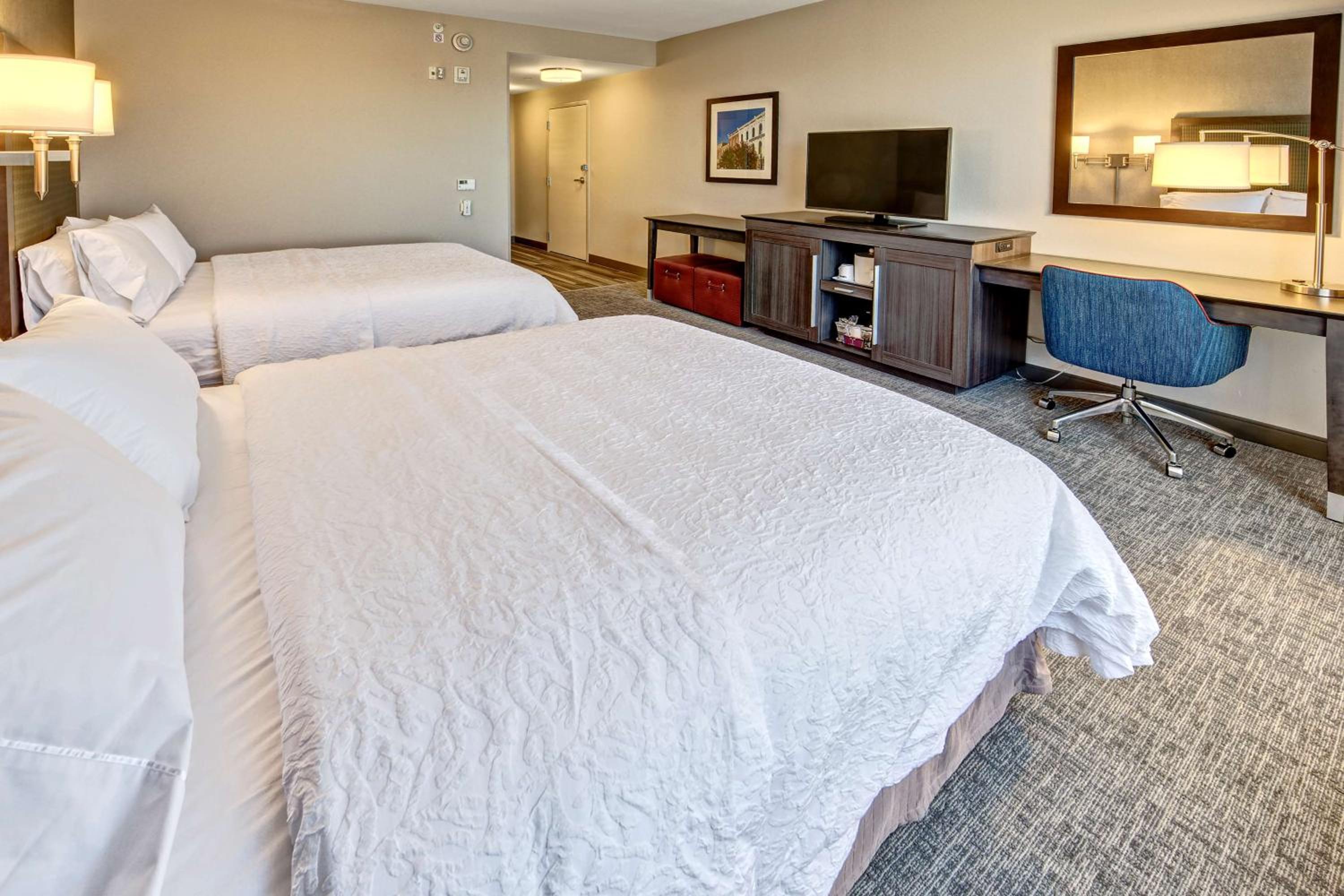 Queen Room with Two Queen Beds - Hearing Access/Non-Smoking