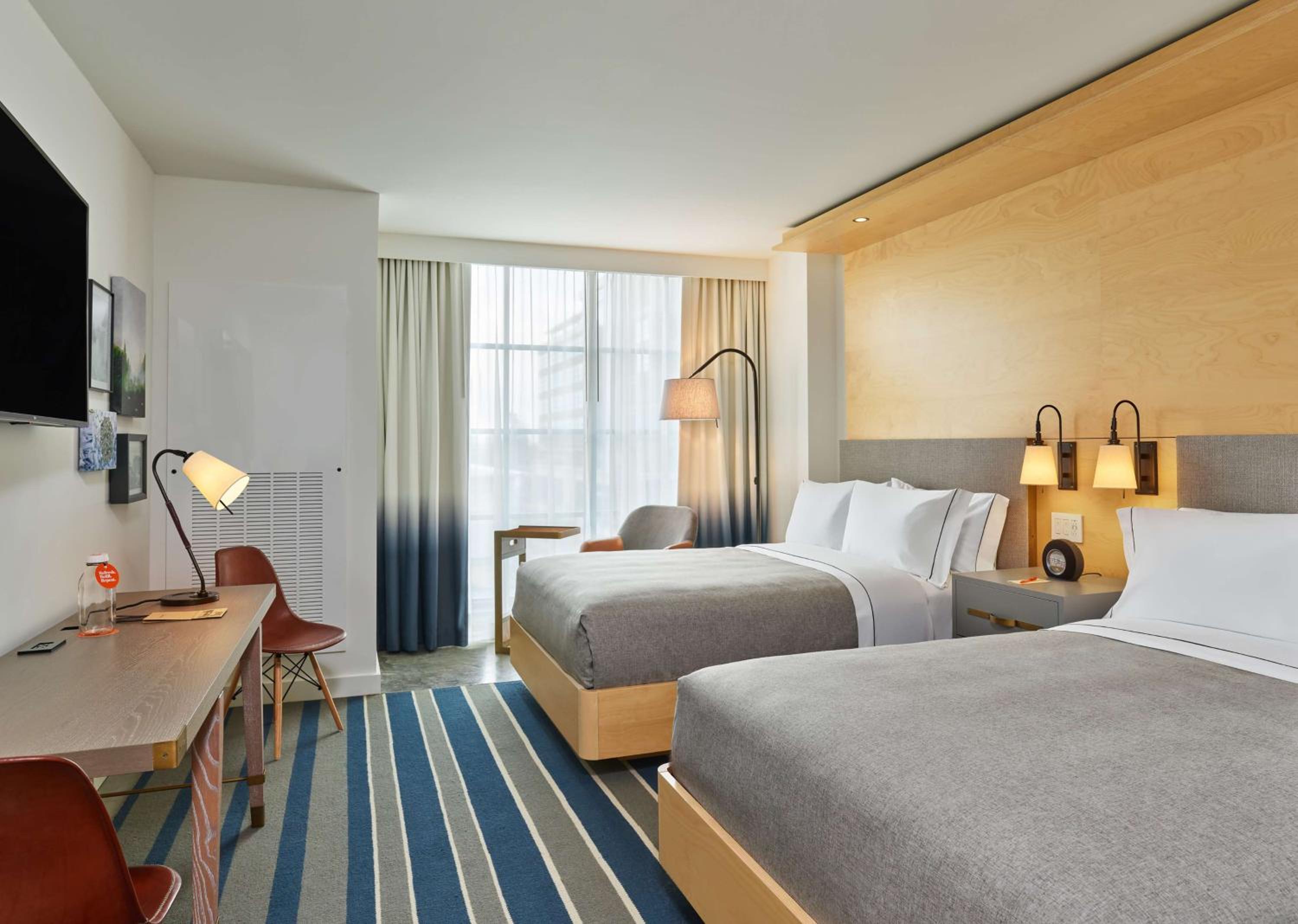 Queen Room with Two Queen Beds photo 1
