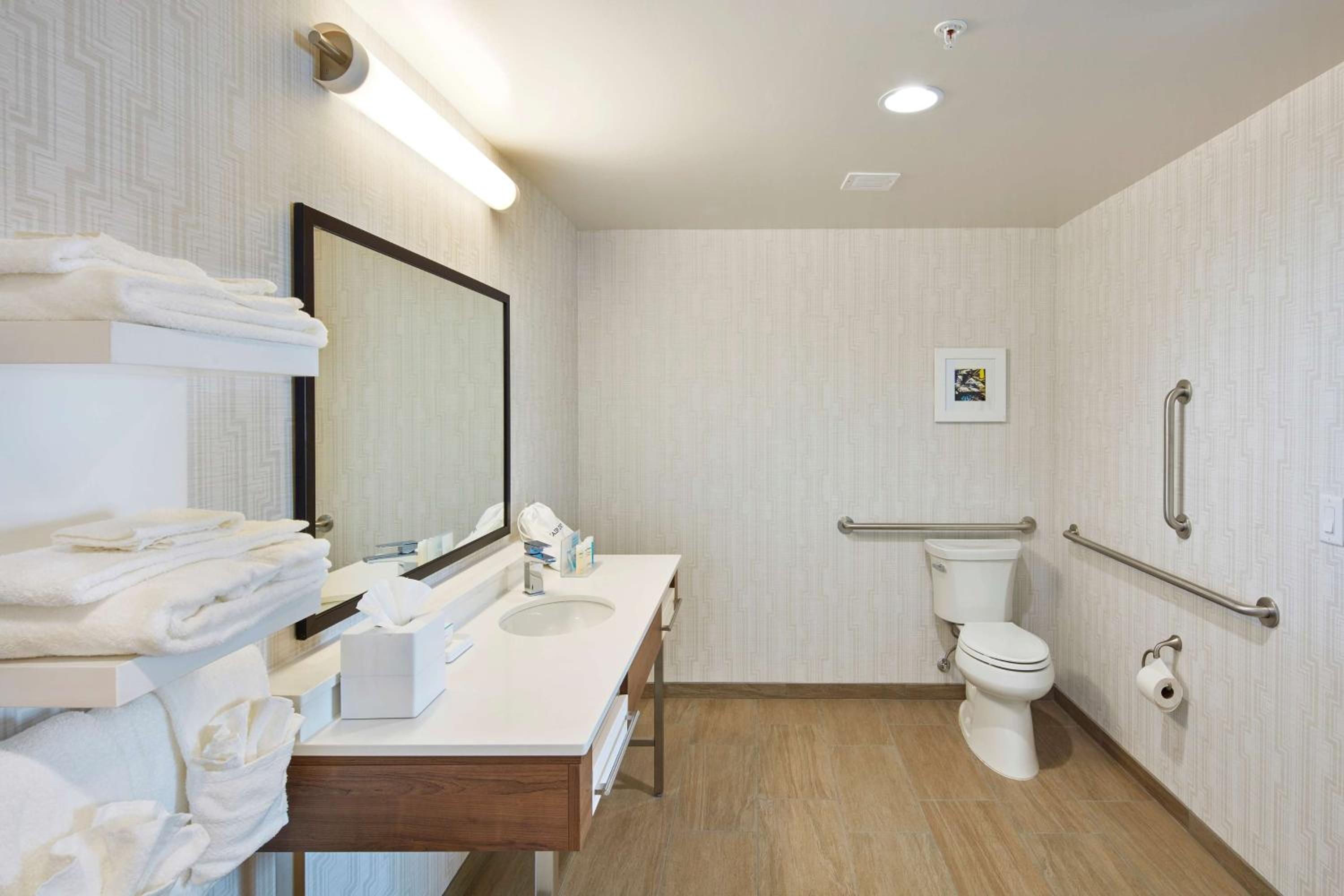 King Studio Suite - Hearing Access/Non-Smoking photo 2