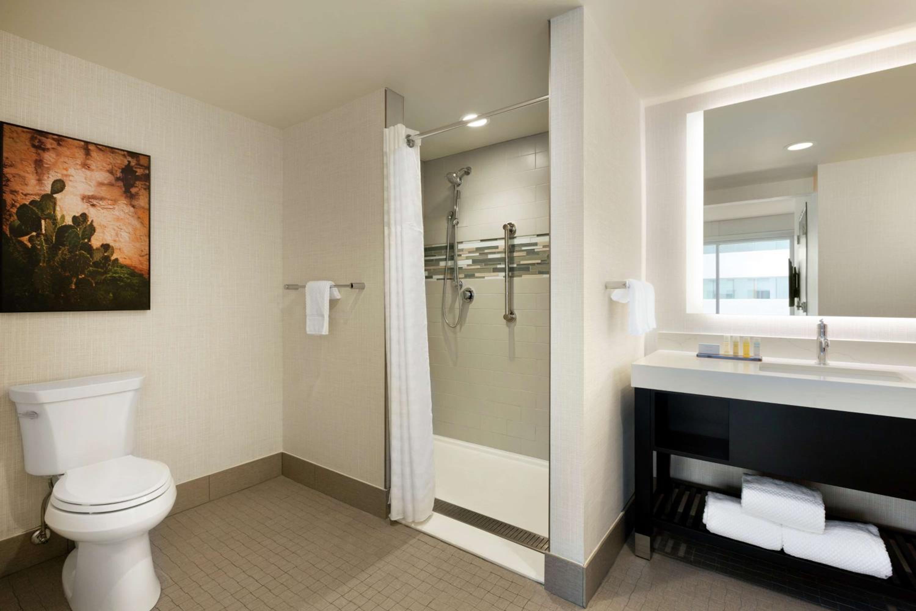 Two-Room Queen Suite with Two Queen Beds
