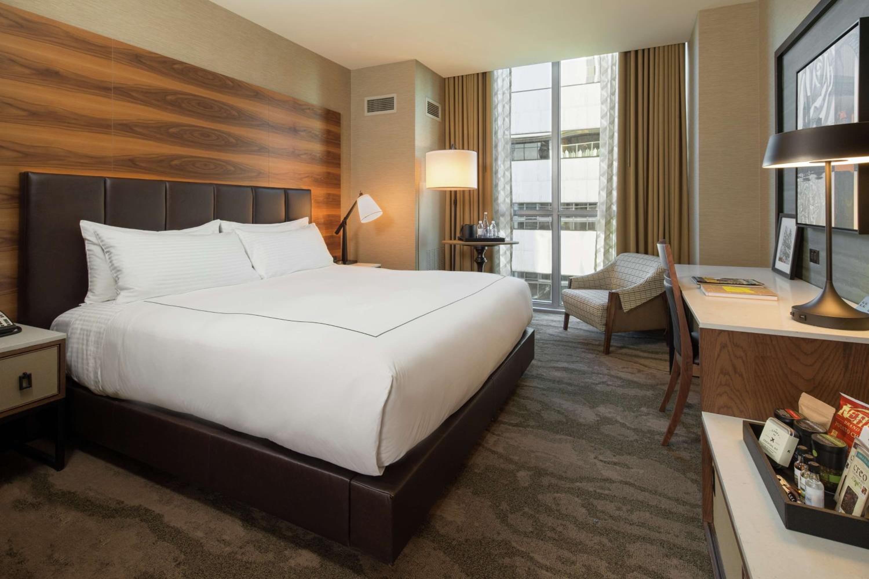 King Room with City View - Hearing Accessible