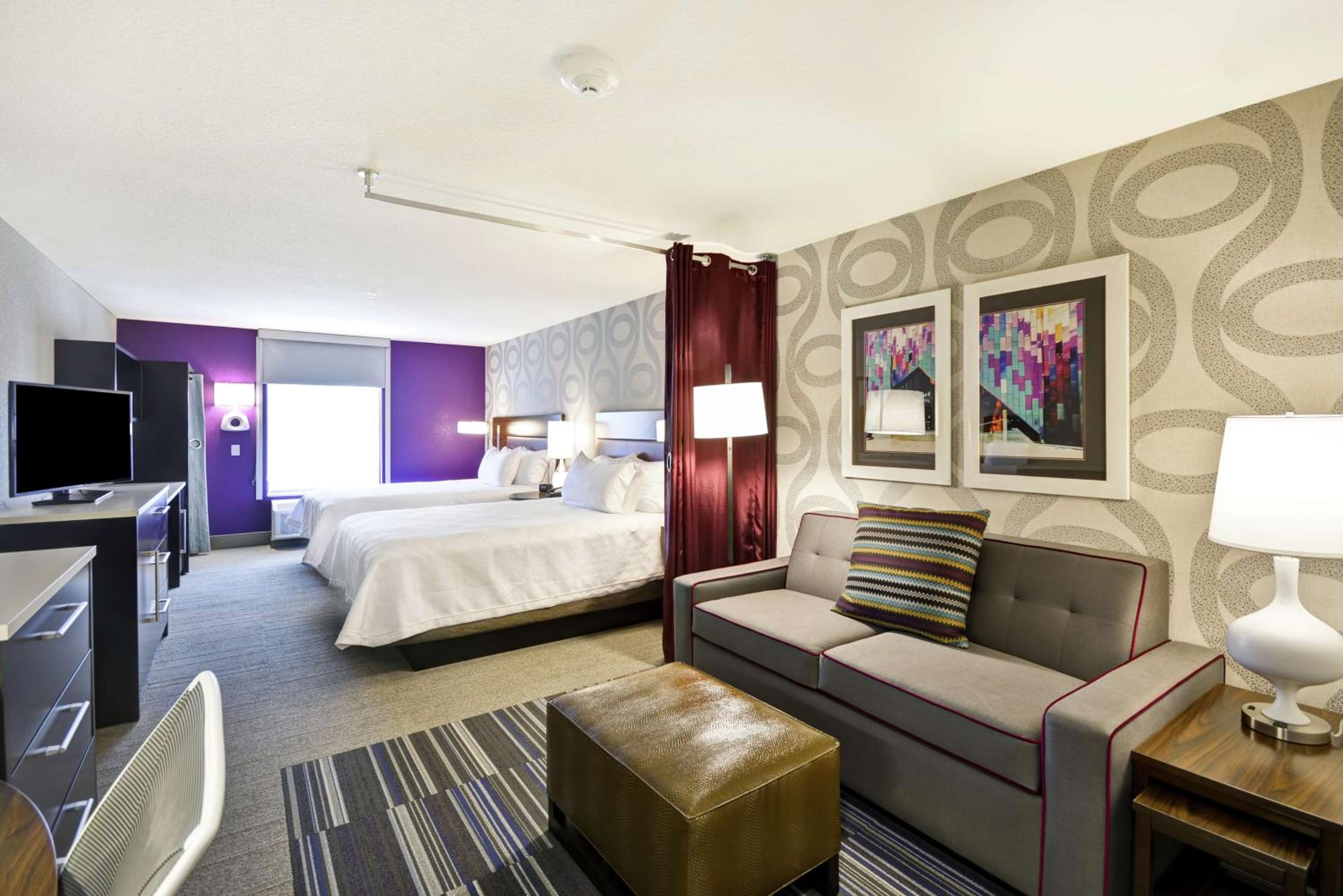 Queen Studio with Two Queen Beds - Non-Smoking photo 2