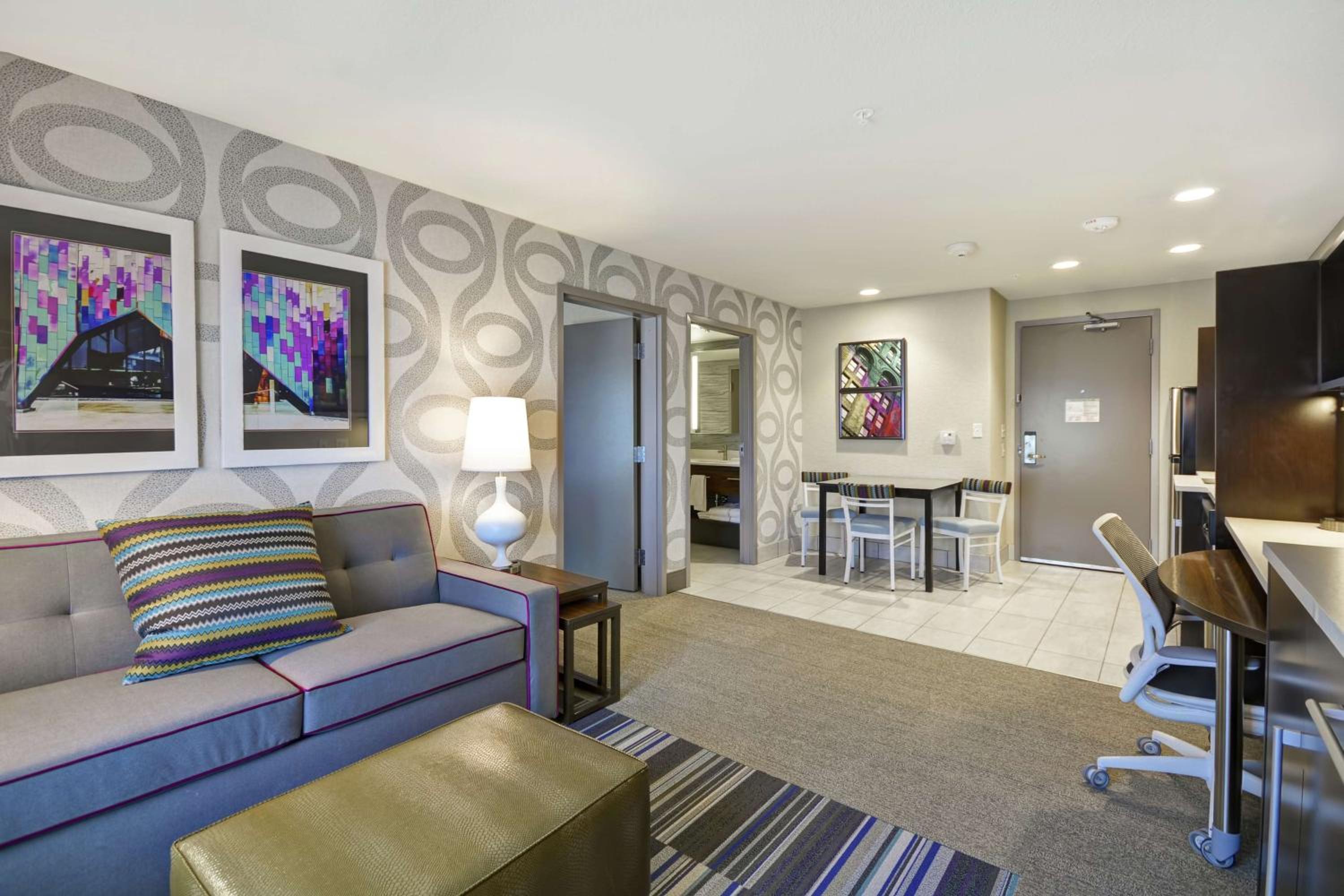 One-Bedroom King Suite - Non-Smoking photo 2