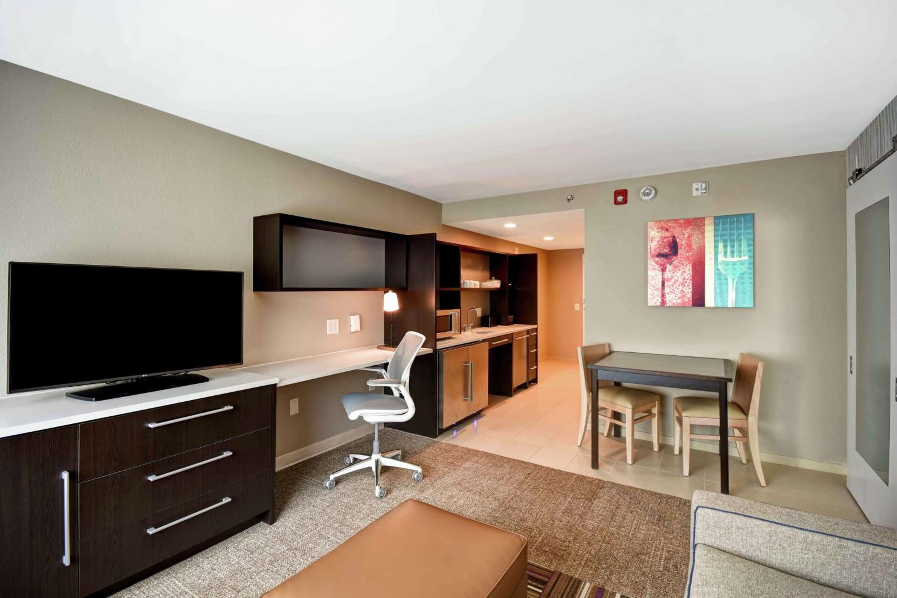 King Studio Suite - Non-Smoking - Photo 1