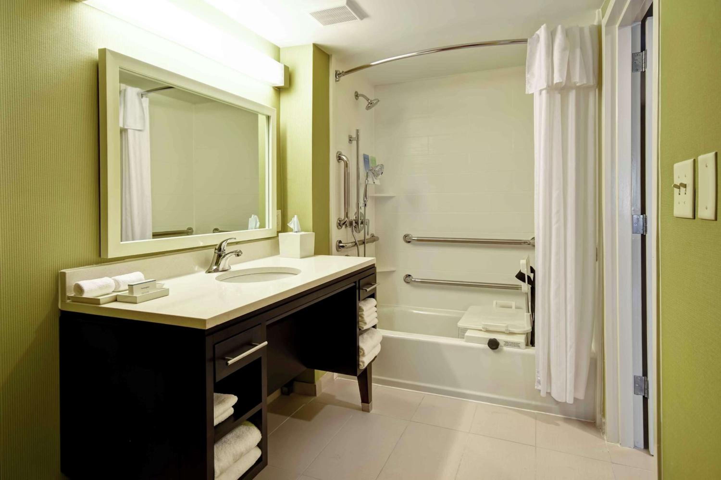 King Suite - Mobility Access/Non-Smoking - Photo 4