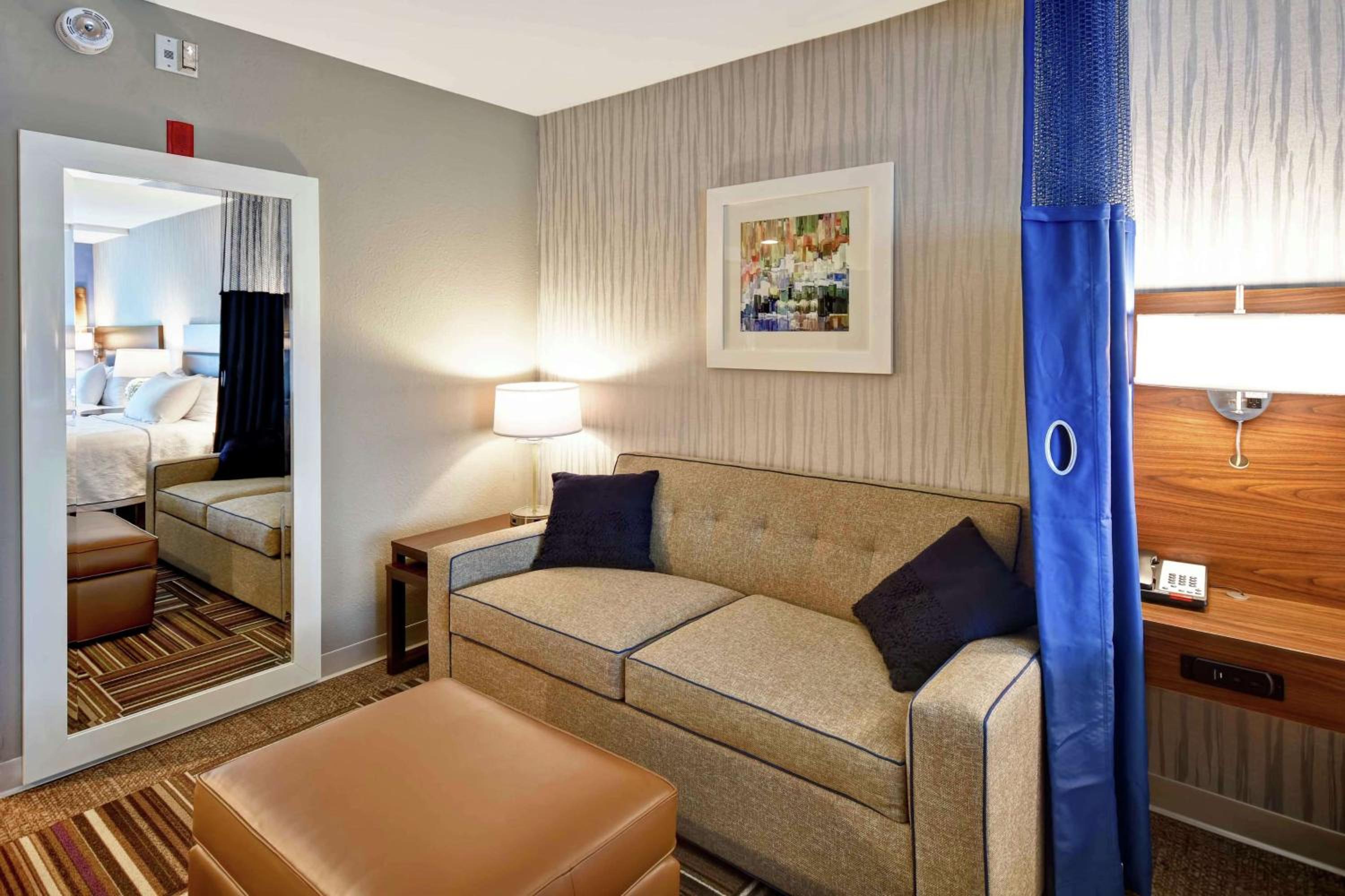 Queen Studio with Two Queen Beds - Non-Smoking - Photo 2