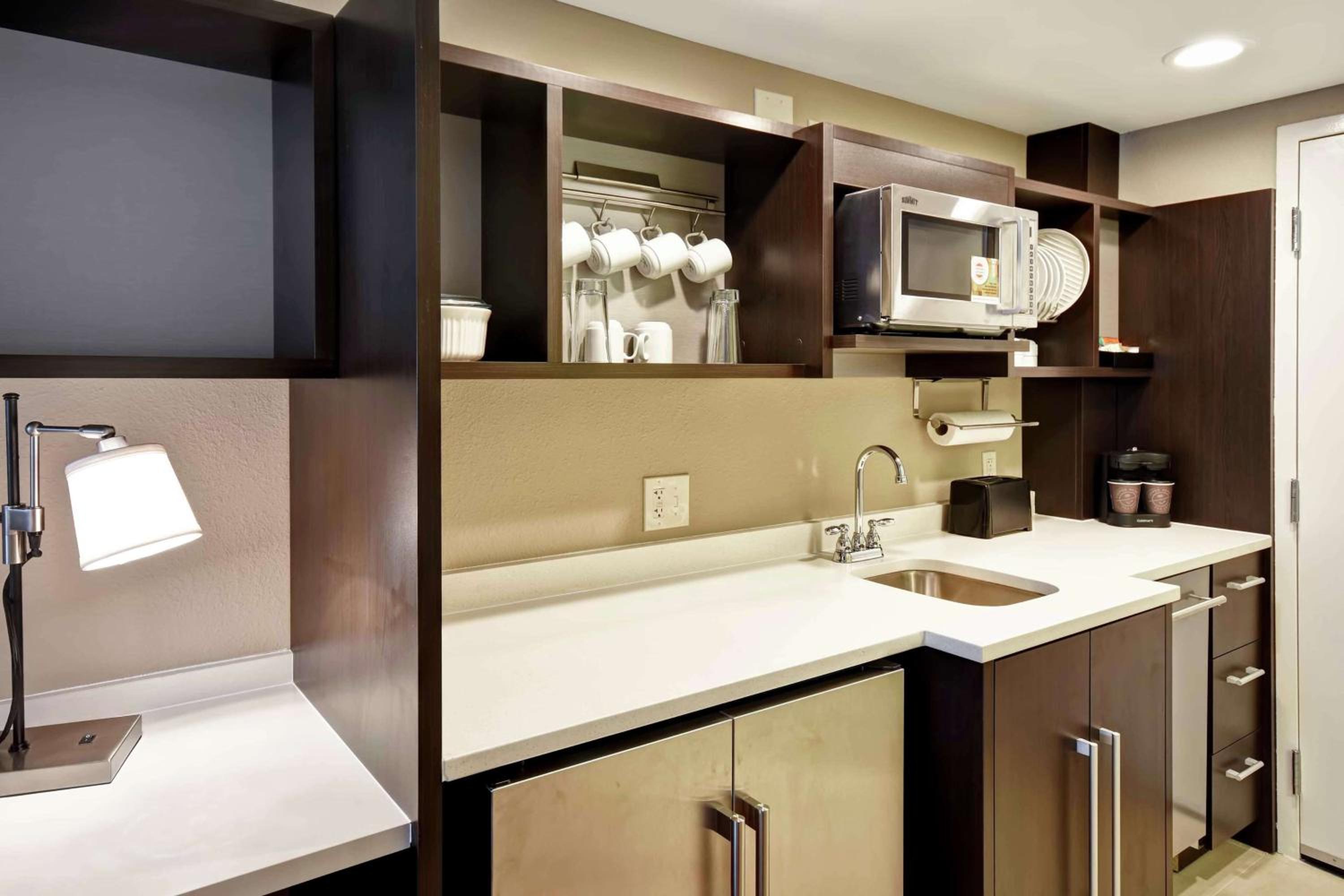 King Suite - Mobility Access/Non-Smoking - Photo 2