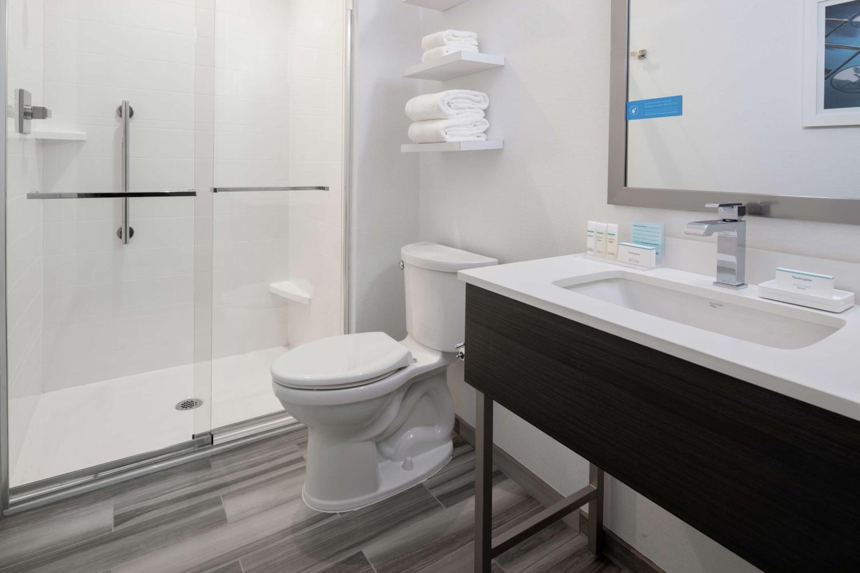 King Room - Hearing Accessible - Non-Smoking photo 3