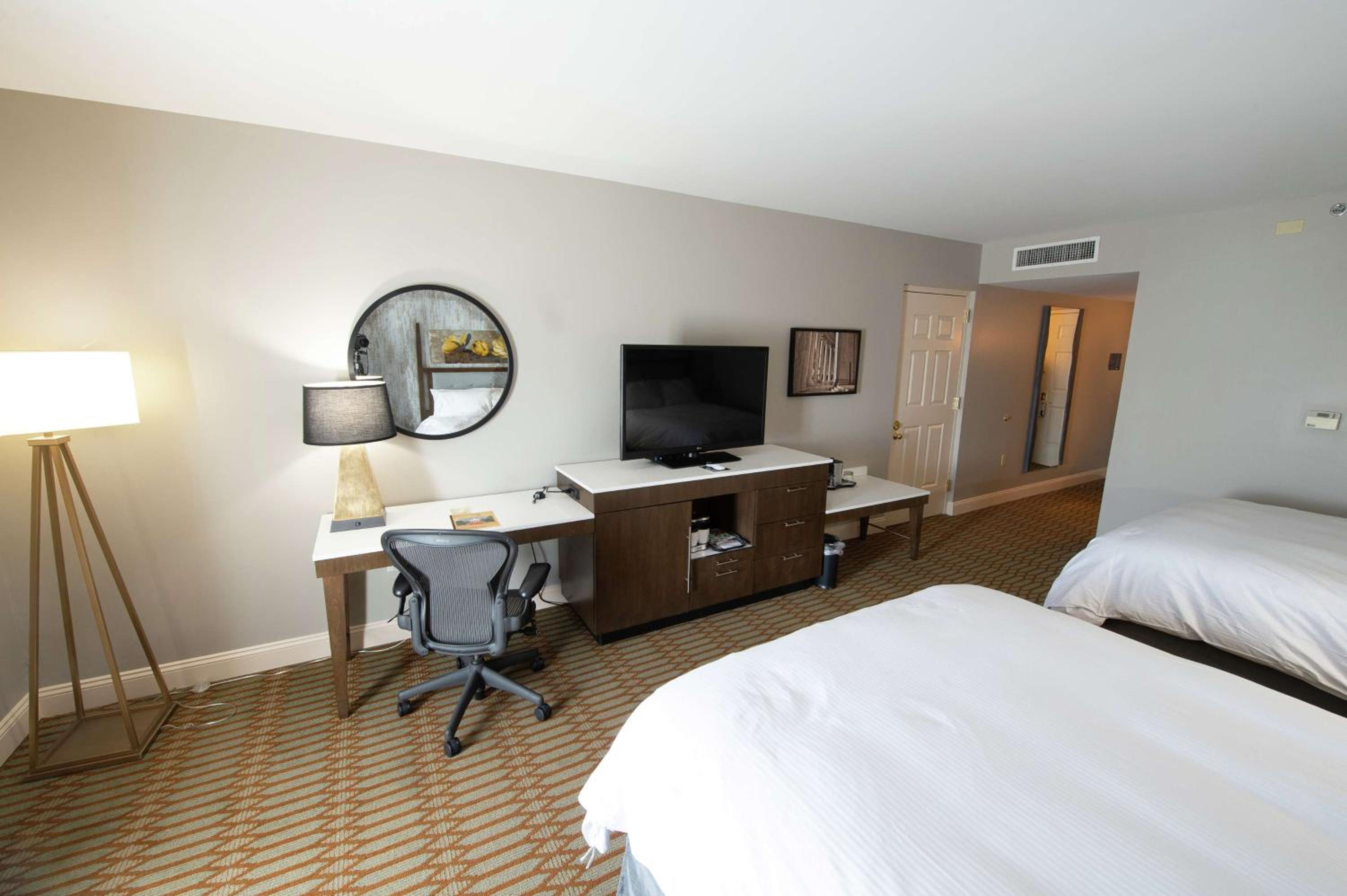 Queen Room with Two Queen Beds - Photo 2