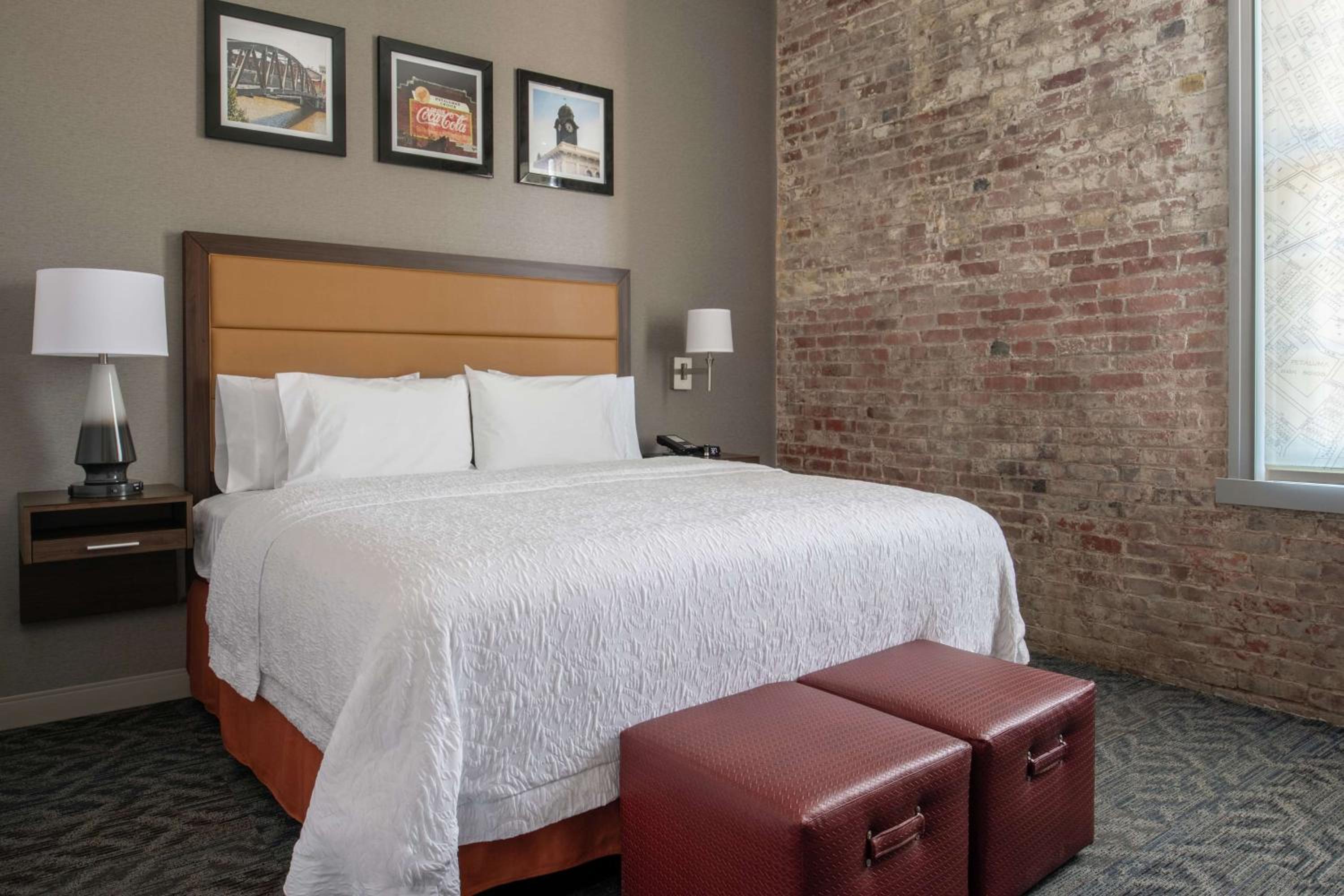 King Room - Hearing Accessible - Non-Smoking
