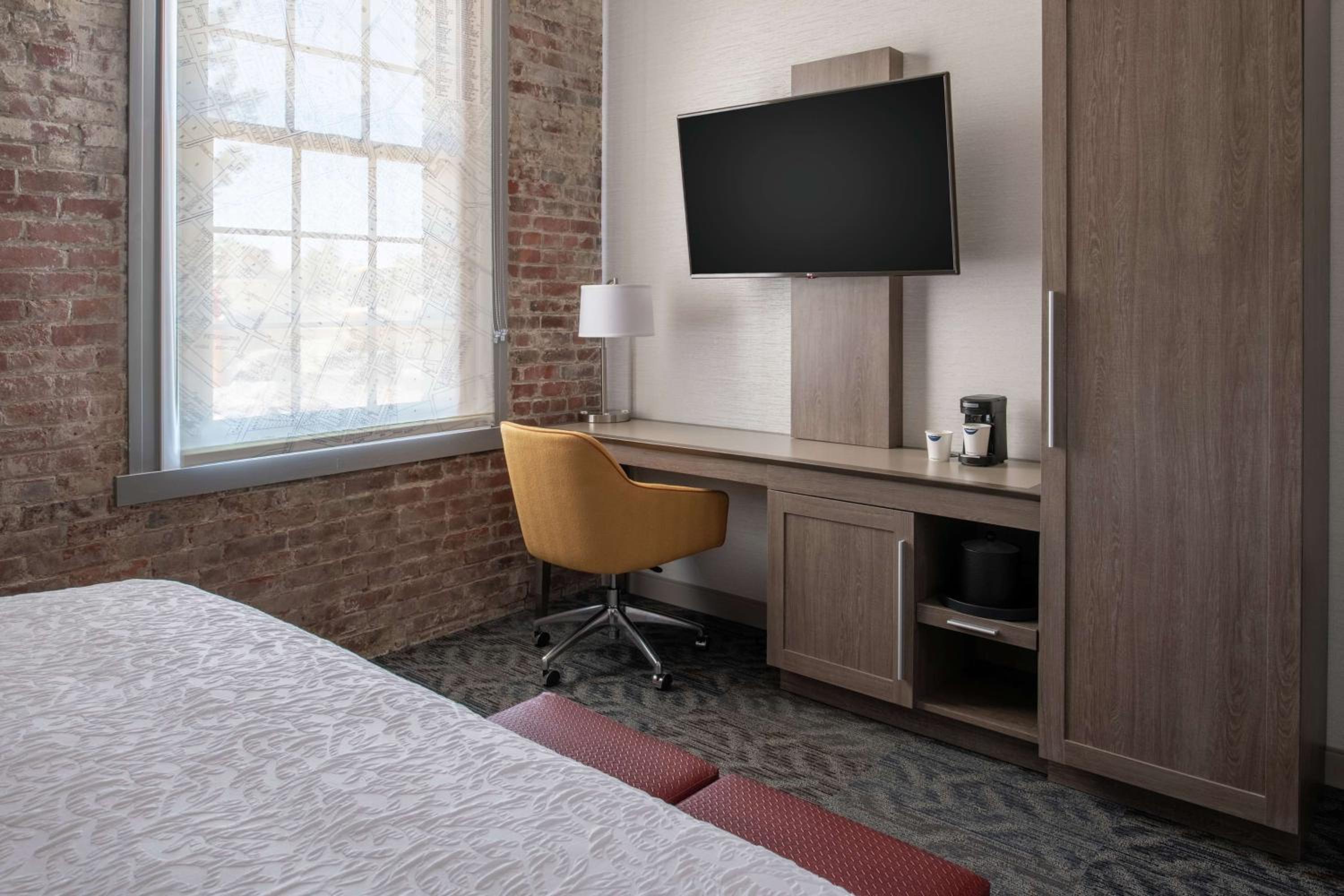 King Room - Hearing Accessible - Non-Smoking photo 2