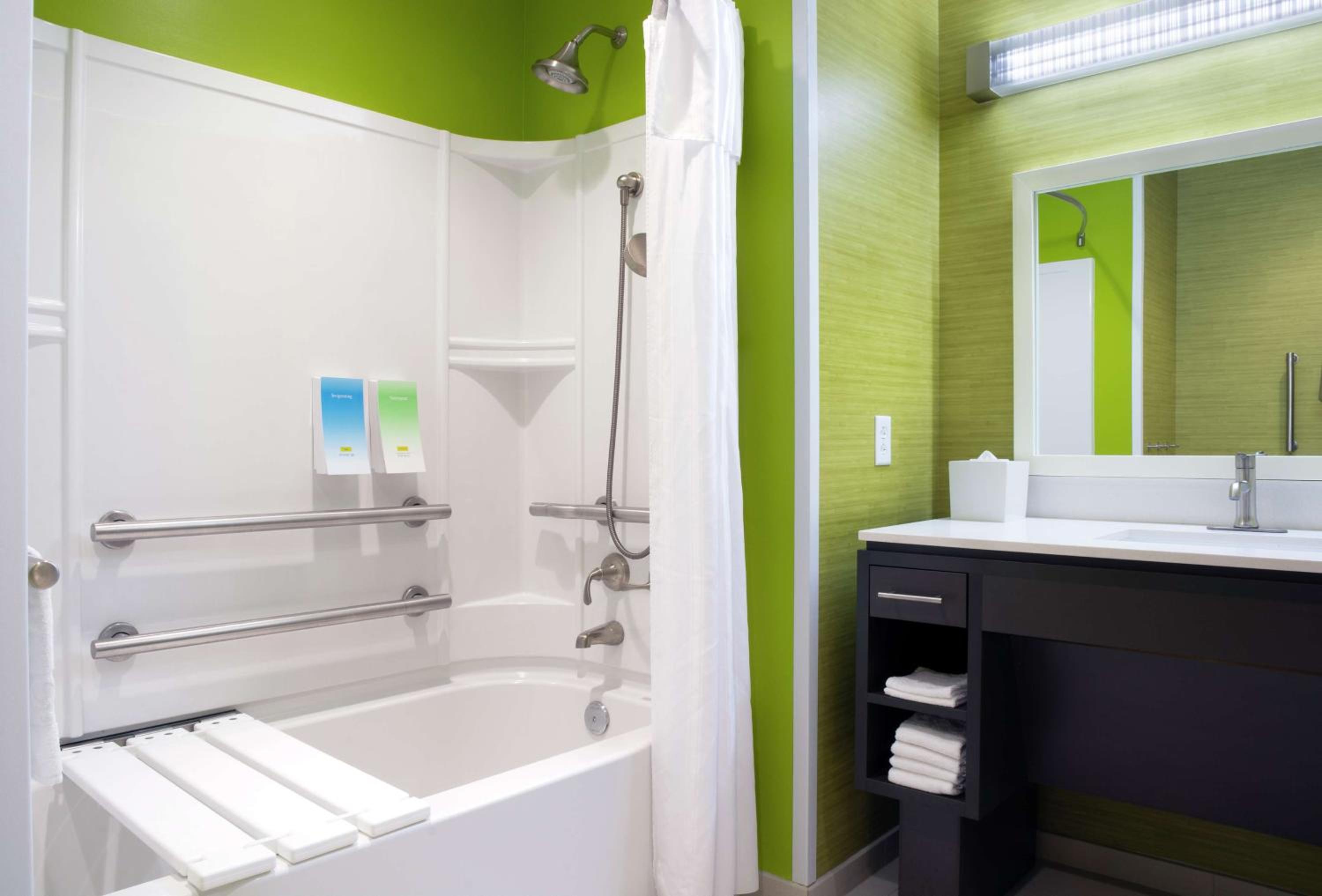 King Suite - Mobility Access/Non-Smoking photo 2