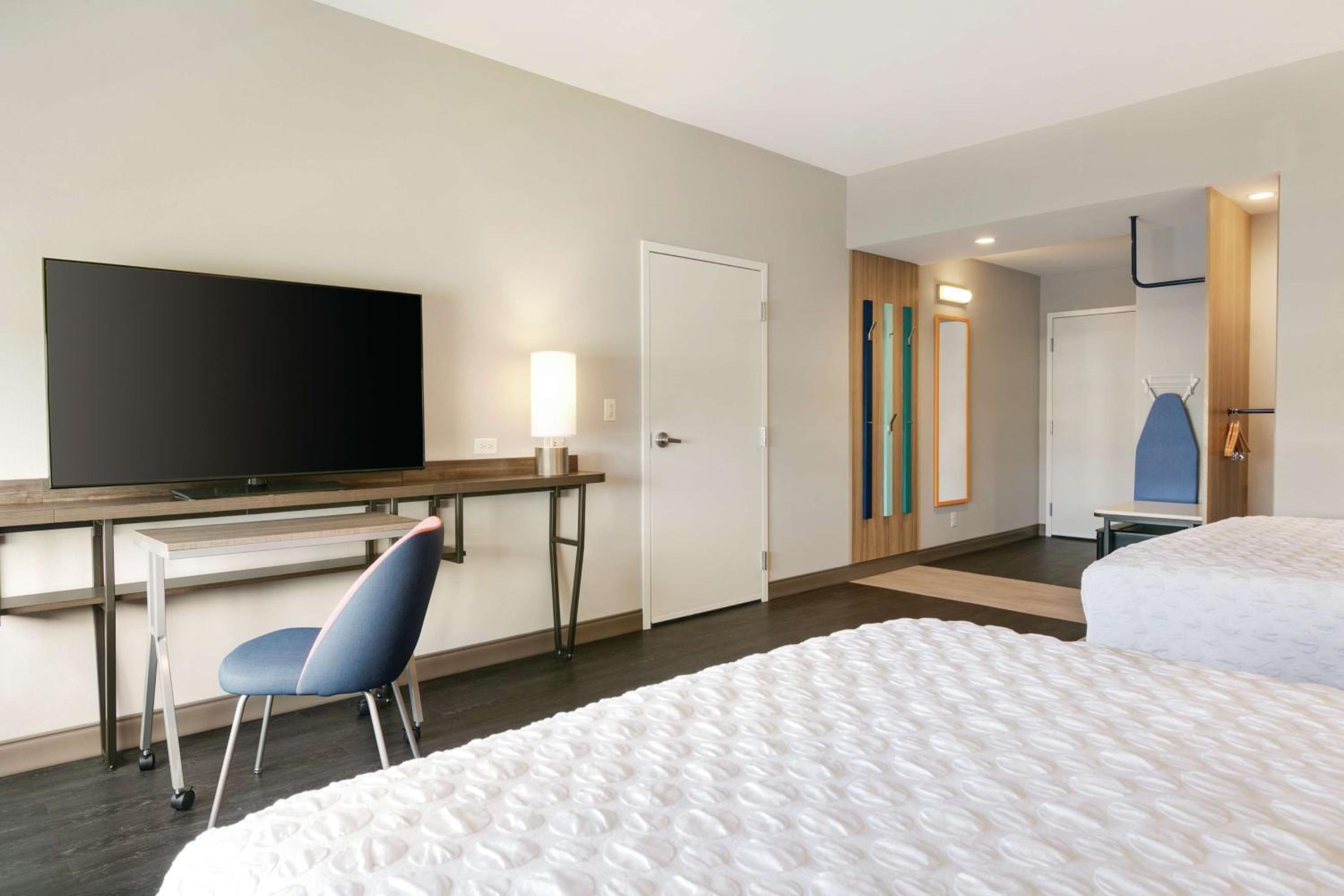 Queen Room with Two Queen Beds - Mobility and Hearing Access photo 1
