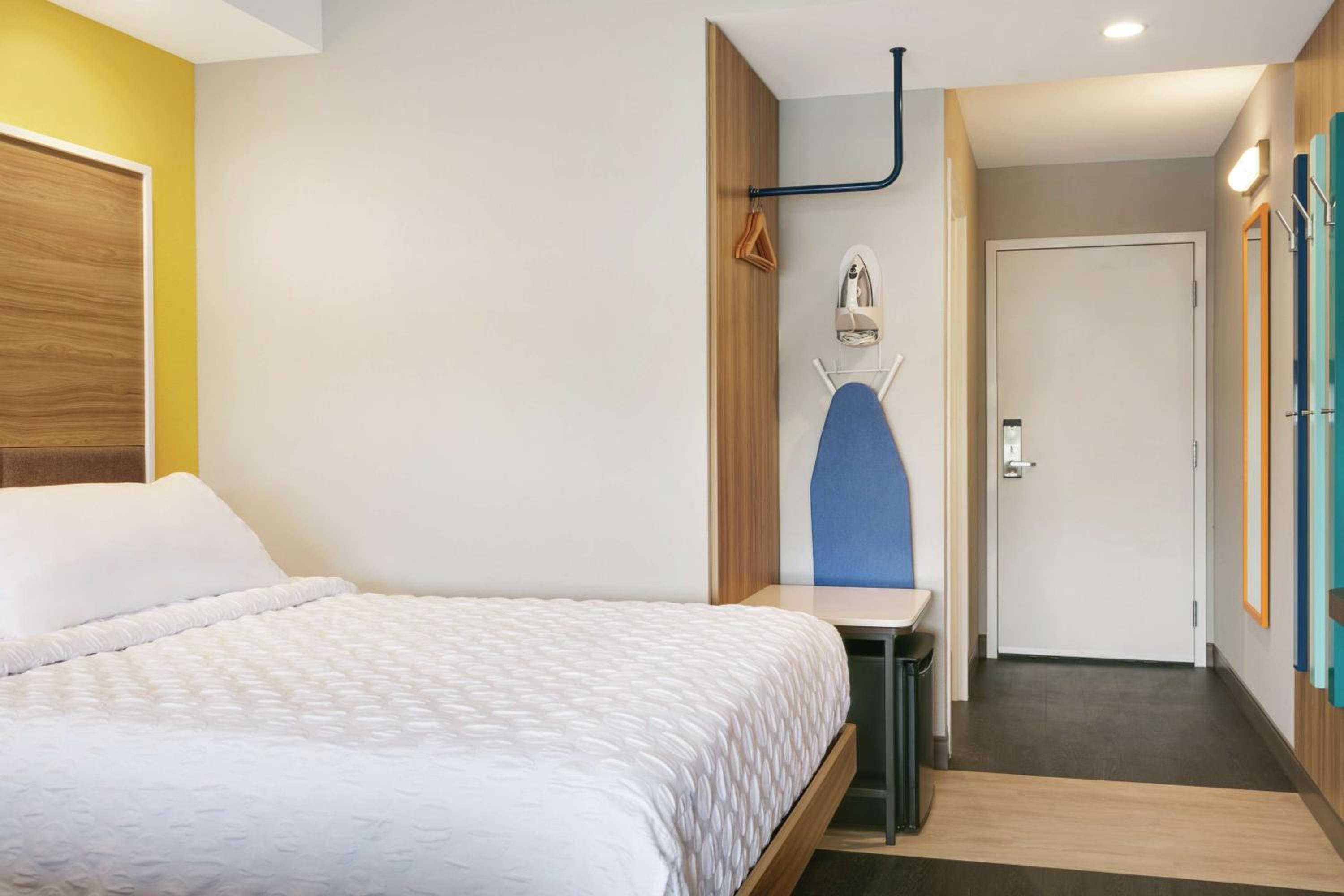 Queen Room with Two Queen Beds - Hearing Access photo 1