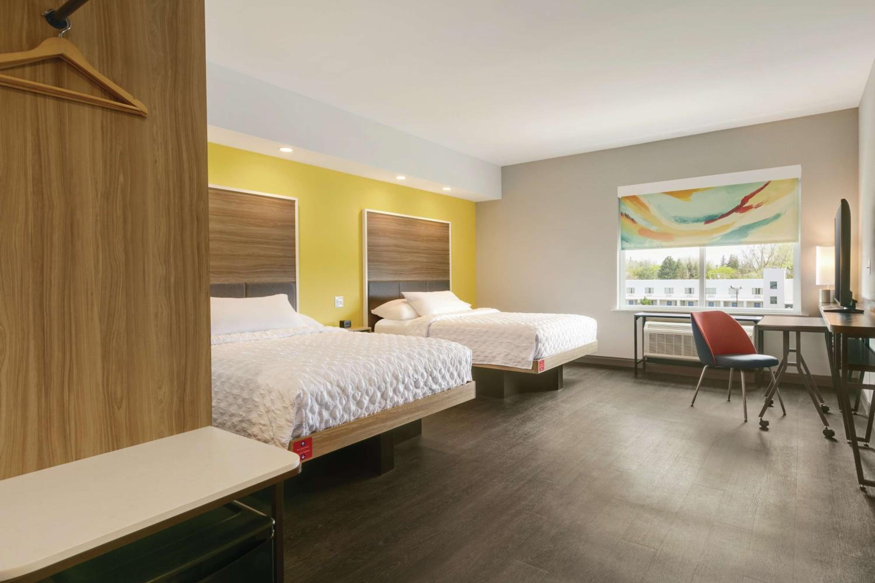 Queen Room with Two Queen Beds - Mobility and Hearing Access photo 2