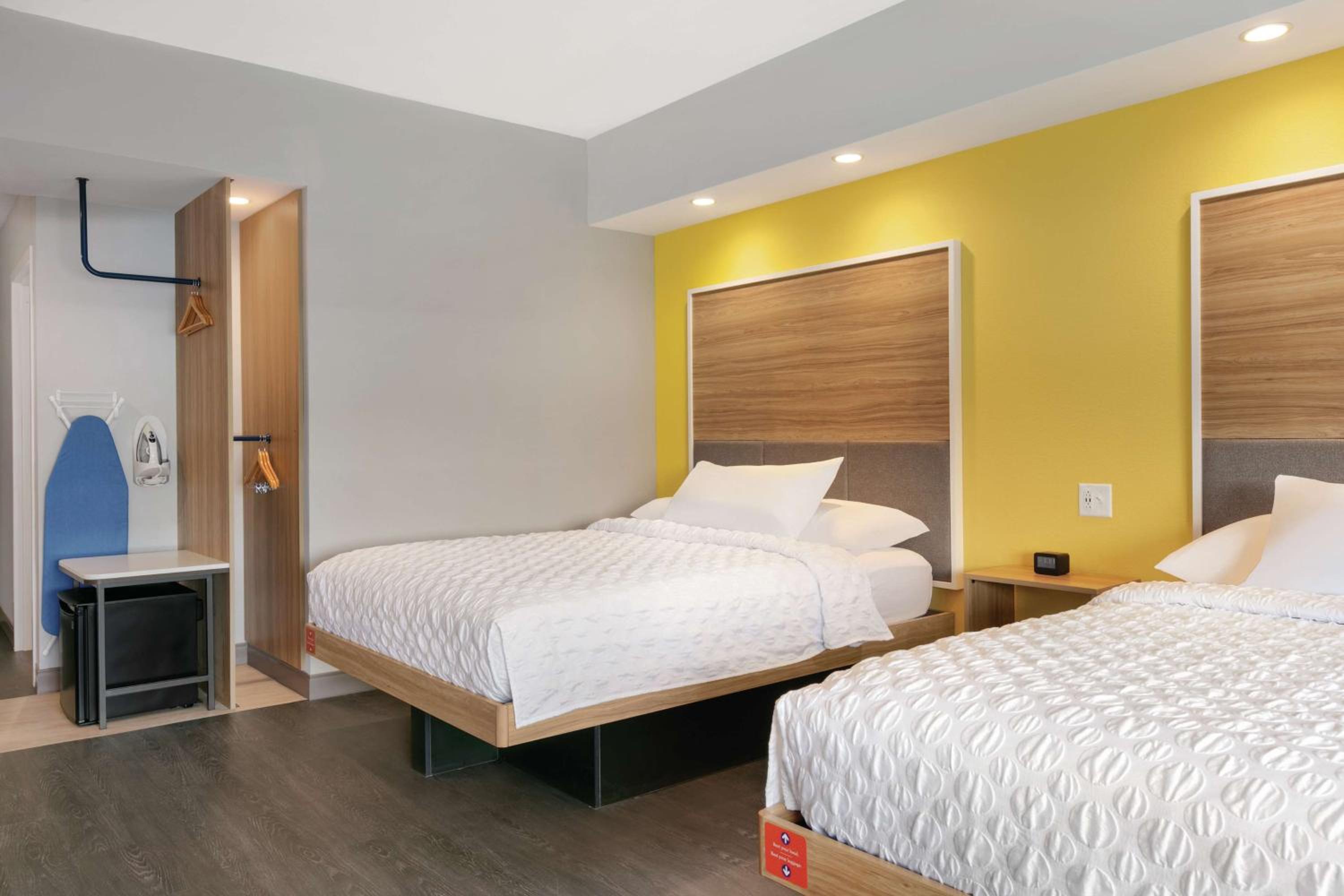 Queen Room with Two Queen Beds - Mobility Access photo 3